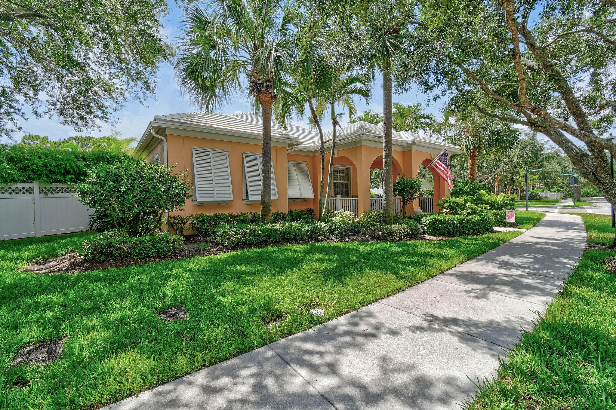 2584 E Community Dr Jupiter, FL 33458