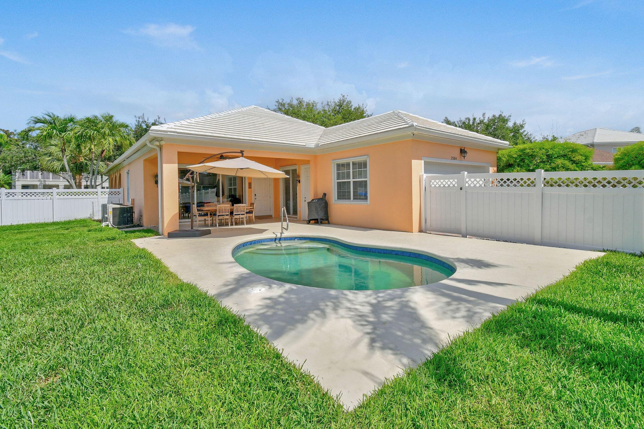 2584 E Community Dr Jupiter, FL 33458