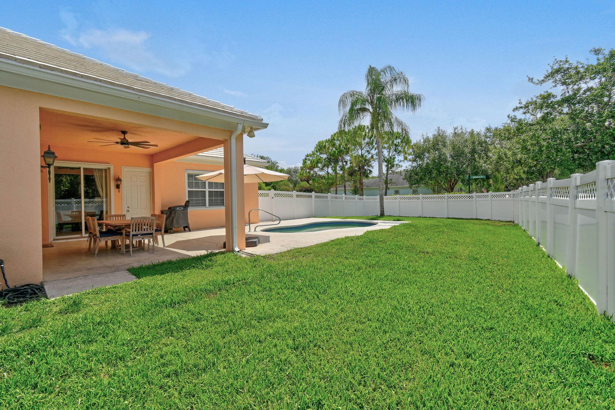 2584 E Community Dr Jupiter, FL 33458