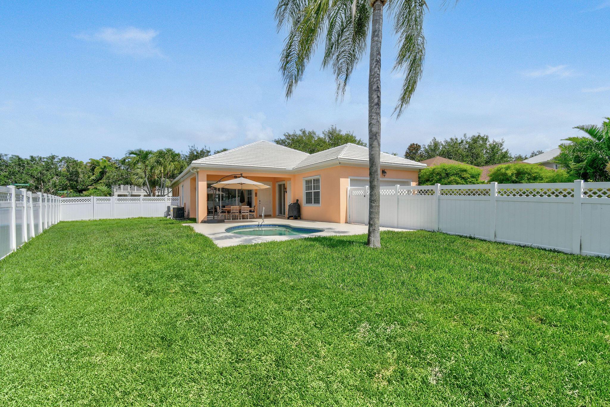 2584 E Community Dr Jupiter, FL 33458