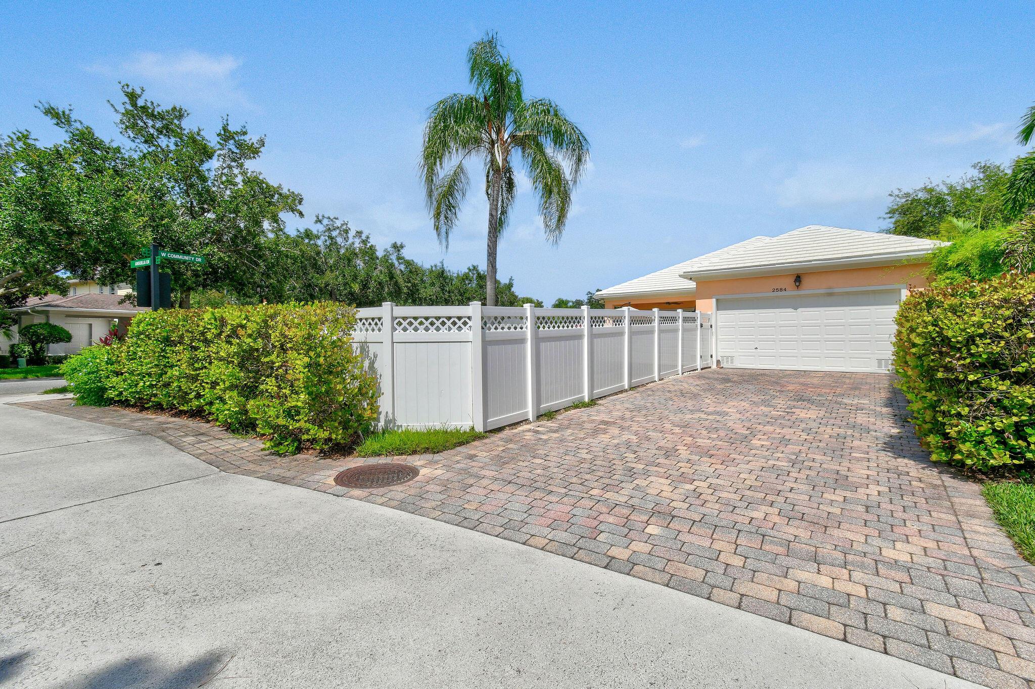 2584 E Community Dr Jupiter, FL 33458