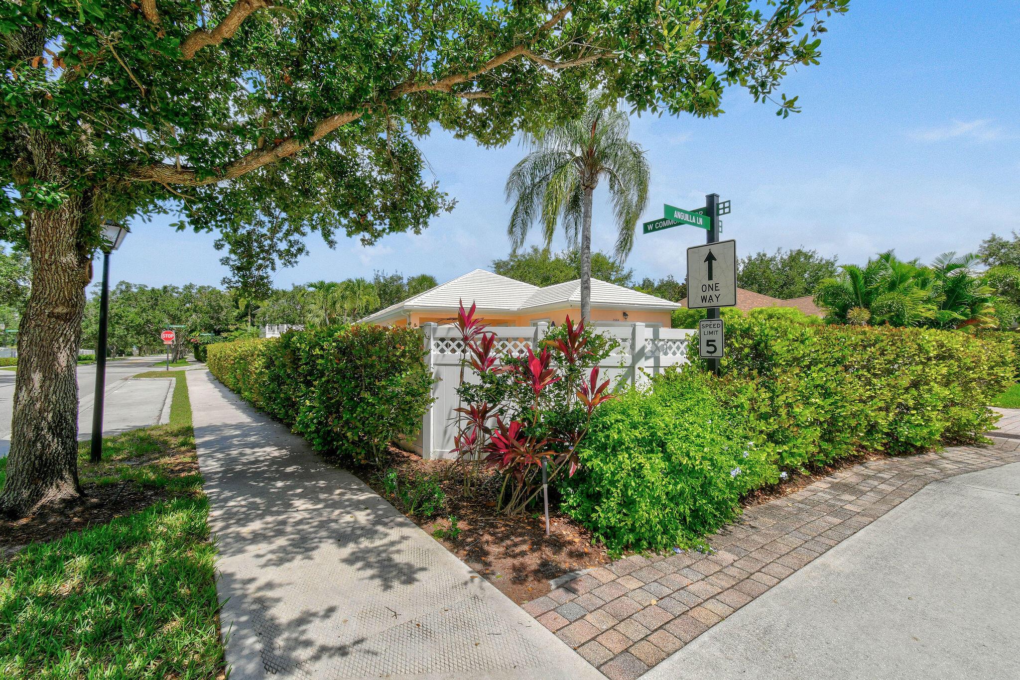 2584 E Community Dr Jupiter, FL 33458