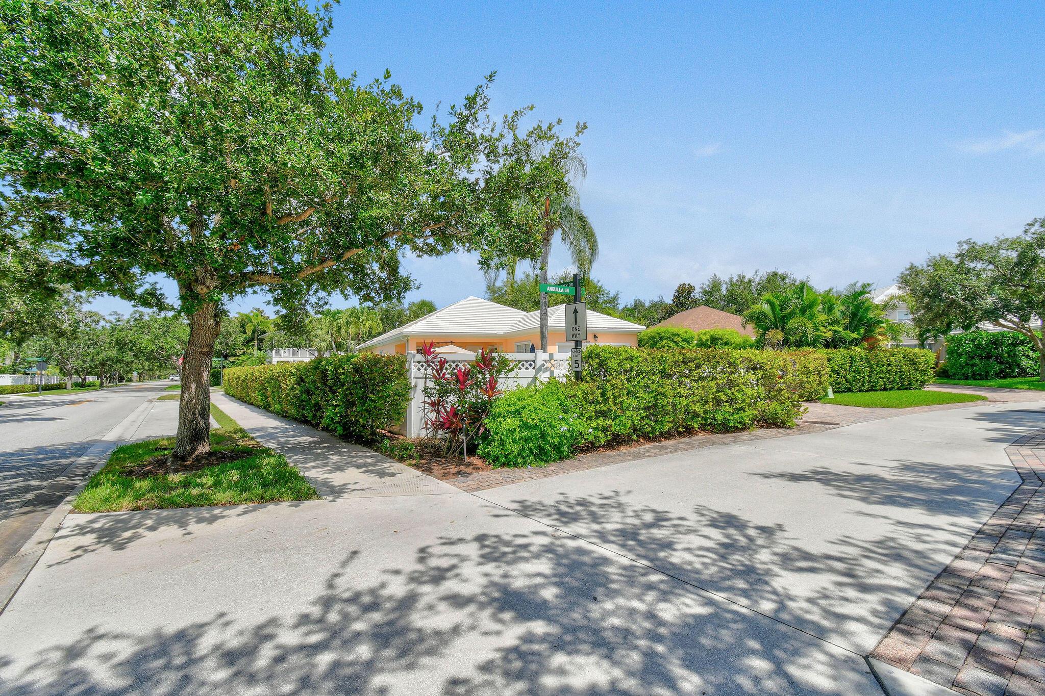 2584 E Community Dr Jupiter, FL 33458