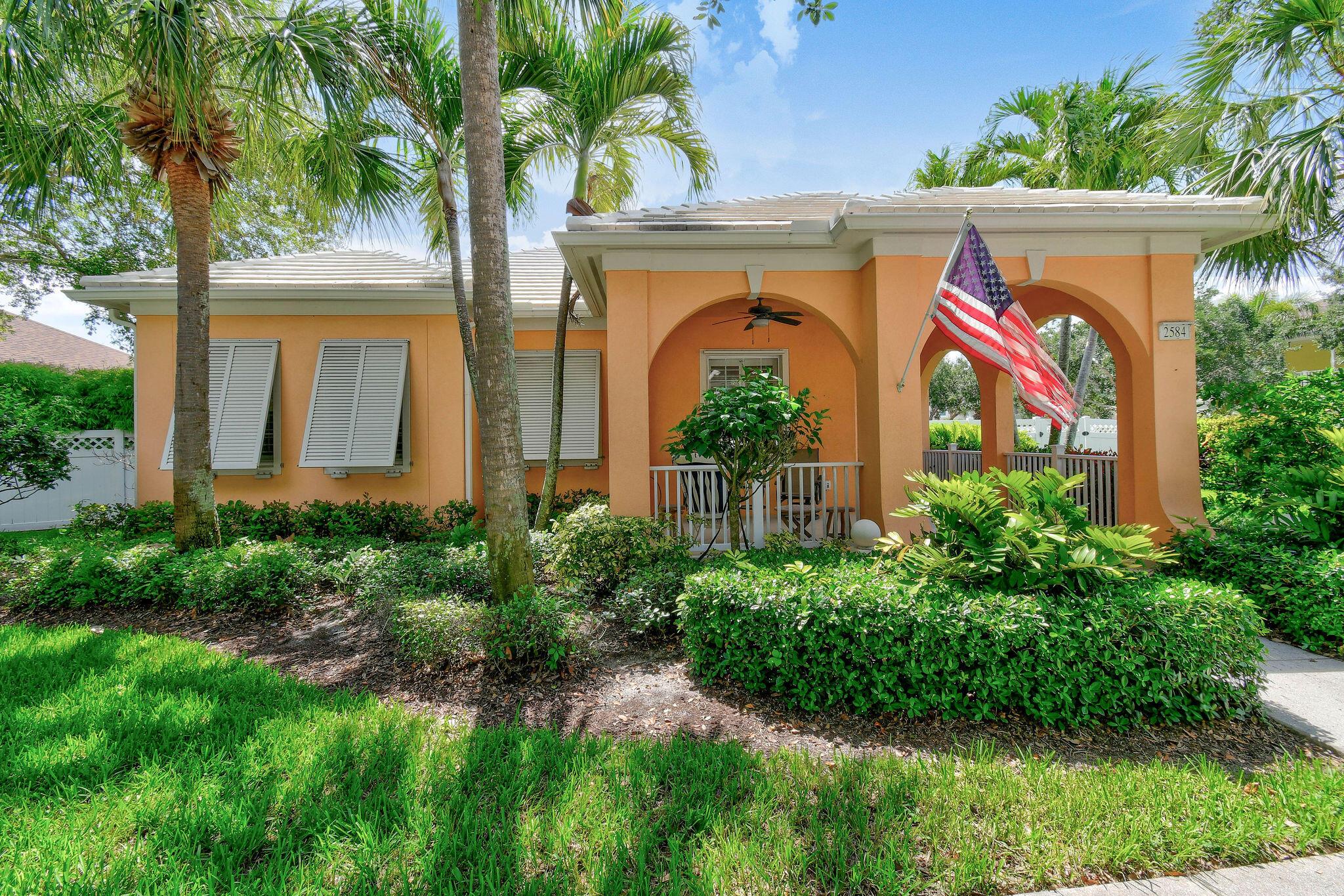 2584 E Community Dr Jupiter, FL 33458