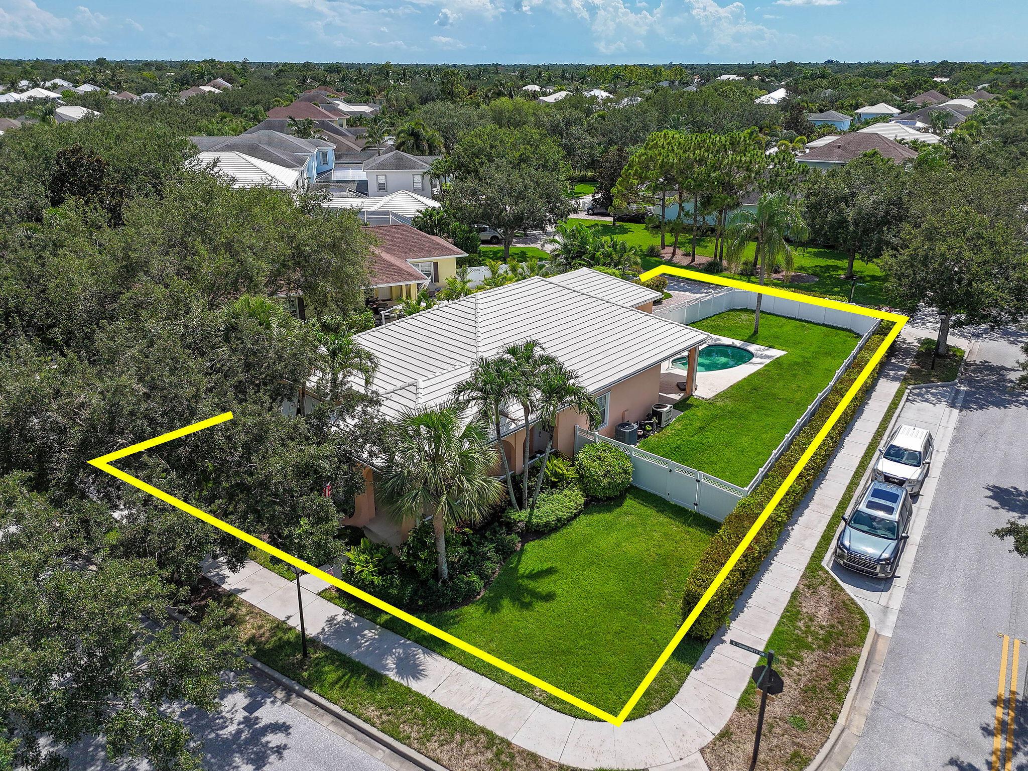 2584 E Community Dr Jupiter, FL 33458