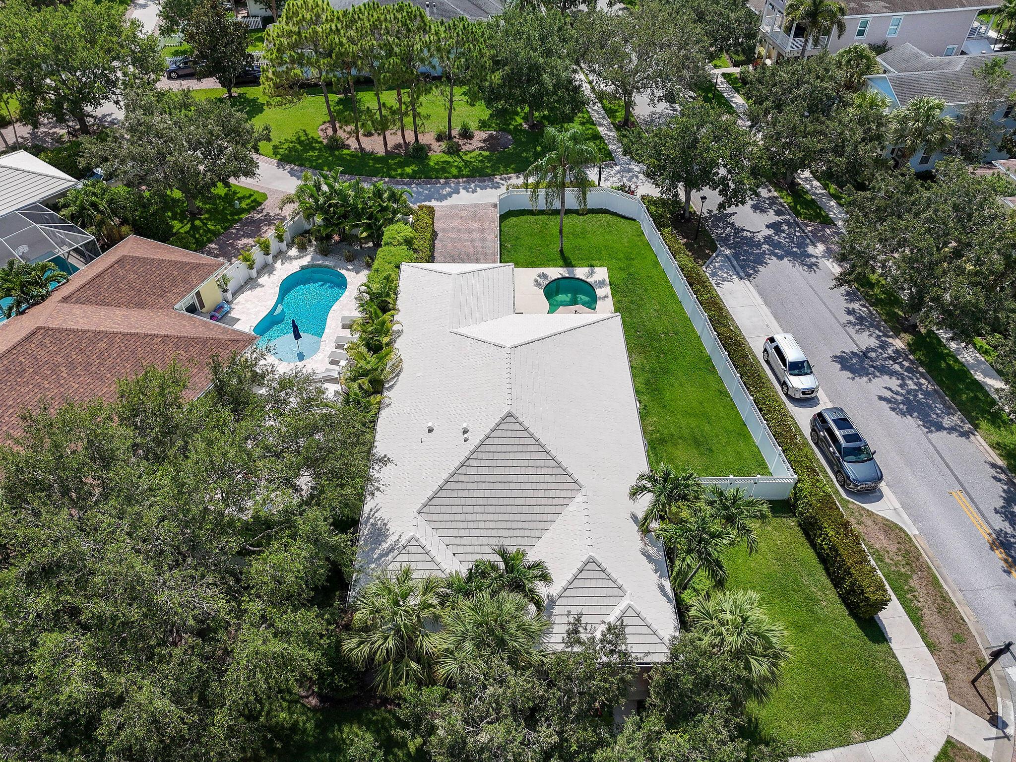 2584 E Community Dr Jupiter, FL 33458