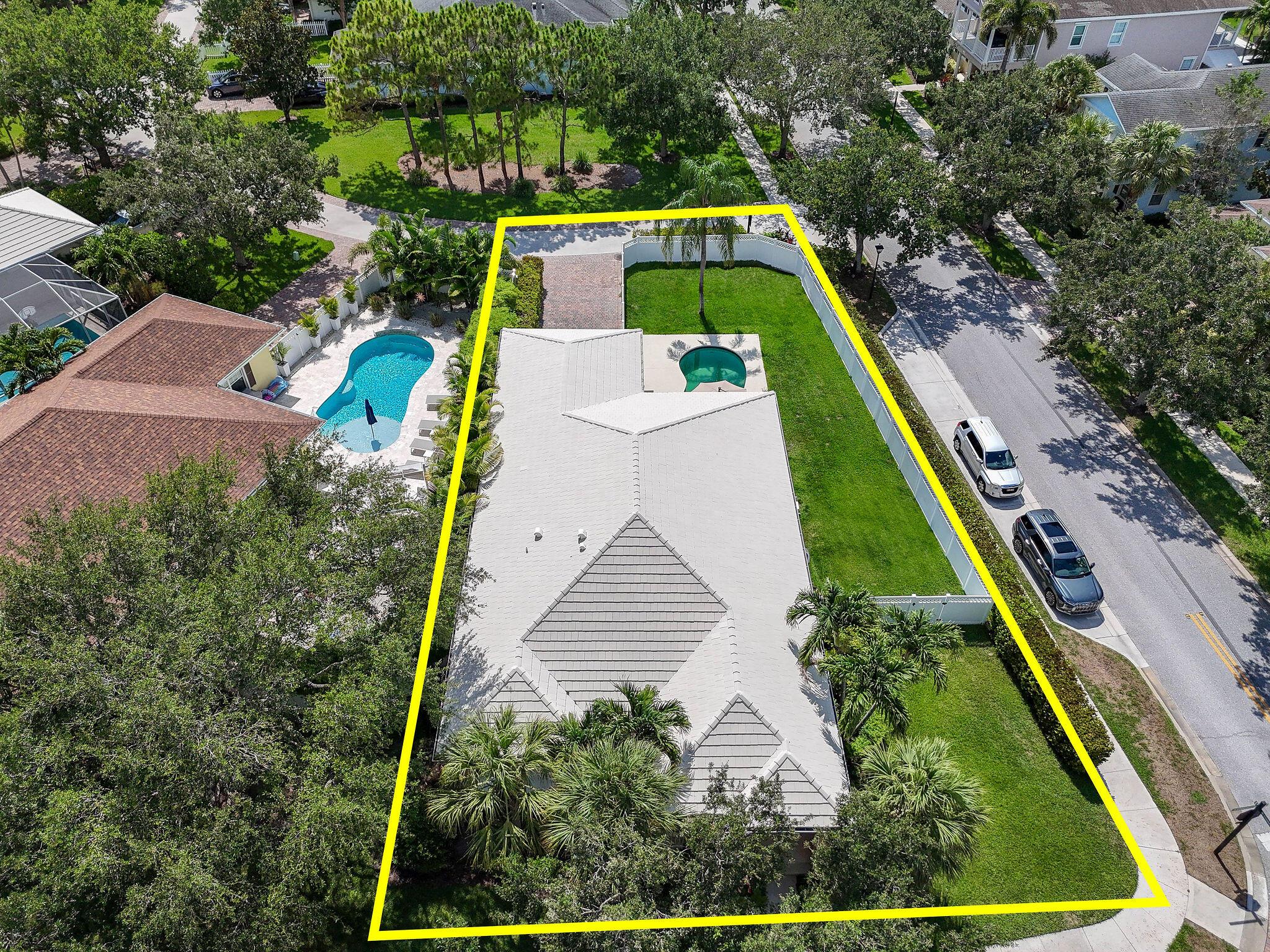 2584 E Community Dr Jupiter, FL 33458