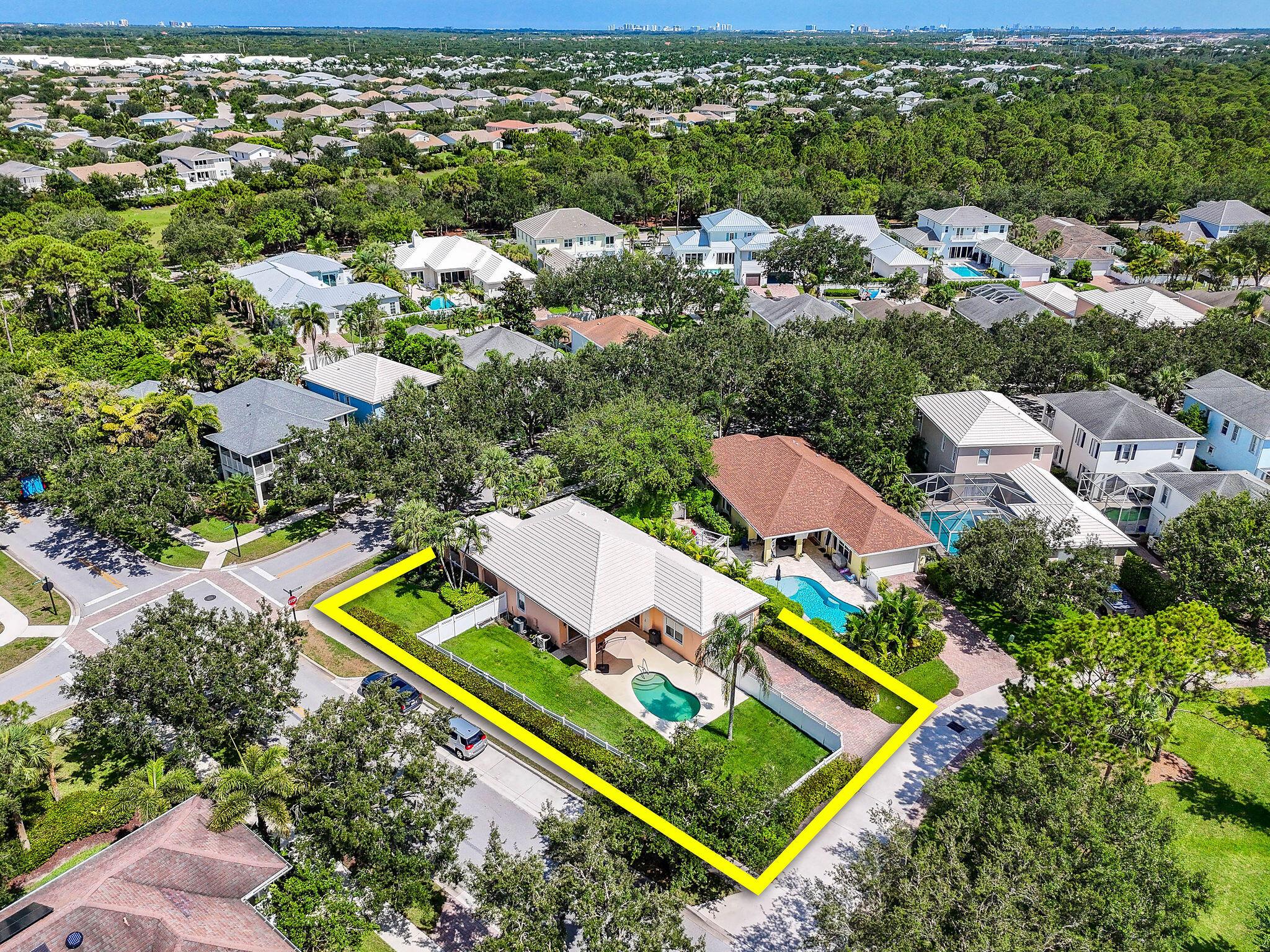 2584 E Community Dr Jupiter, FL 33458