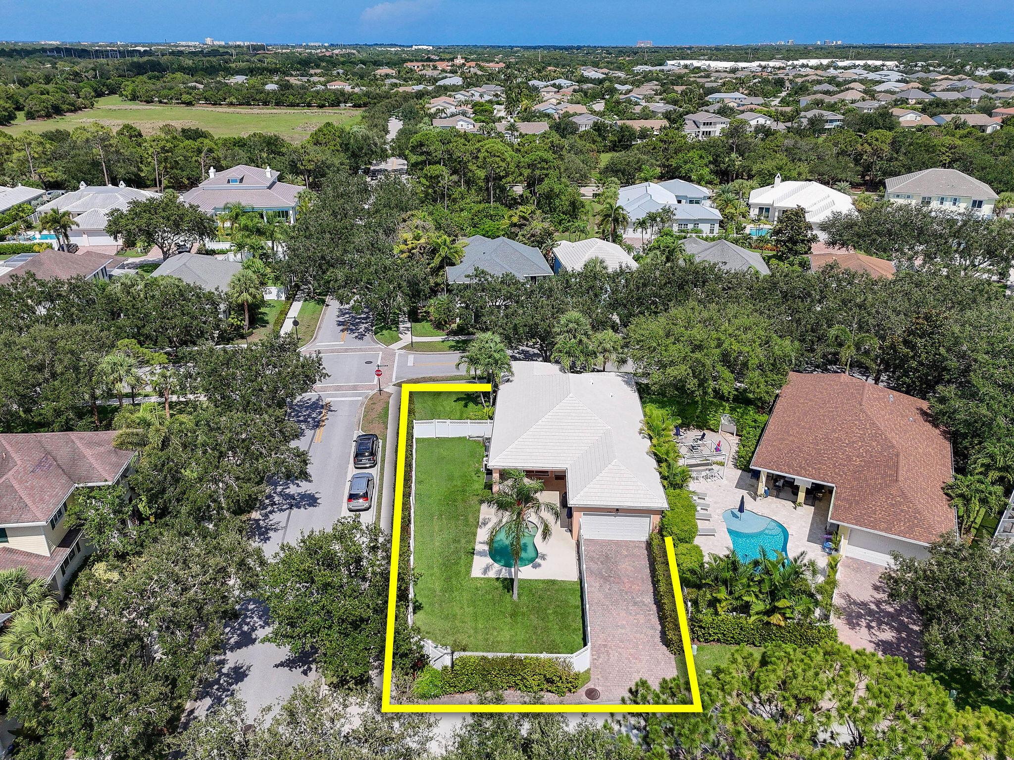 2584 E Community Dr Jupiter, FL 33458