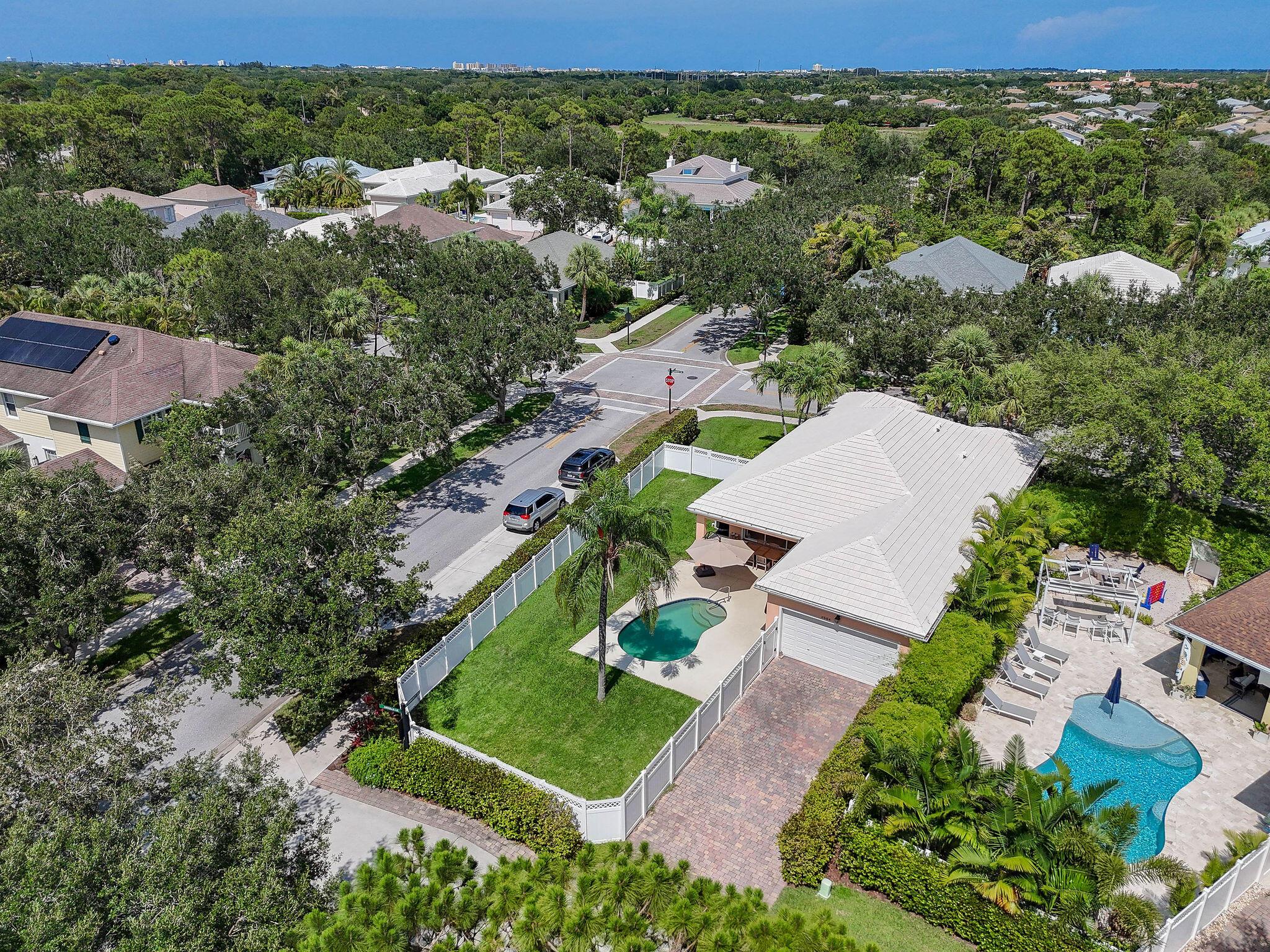 2584 E Community Dr Jupiter, FL 33458