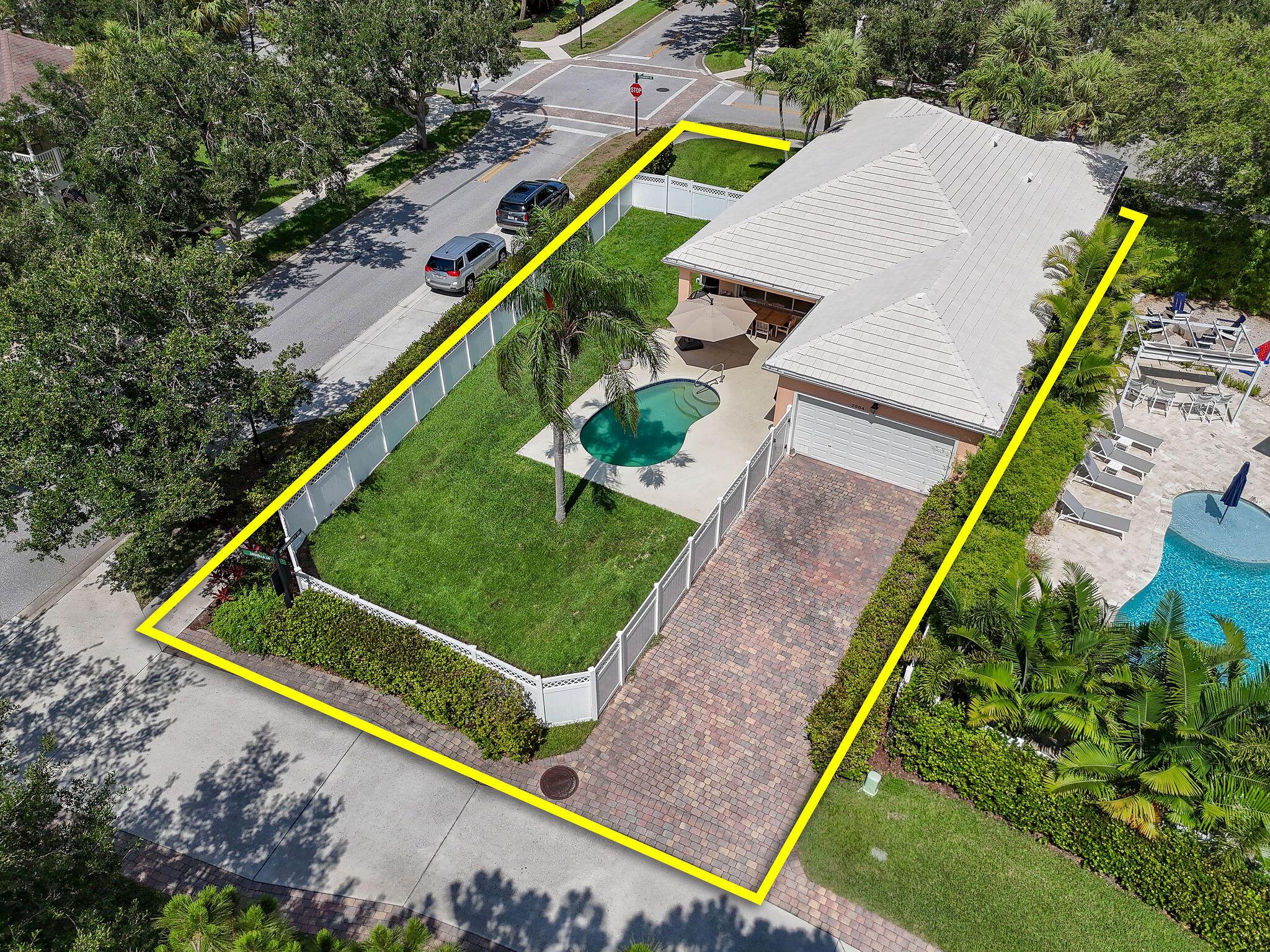 2584 E Community Dr Jupiter, FL 33458