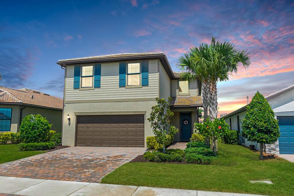 379 SE Courances Dr