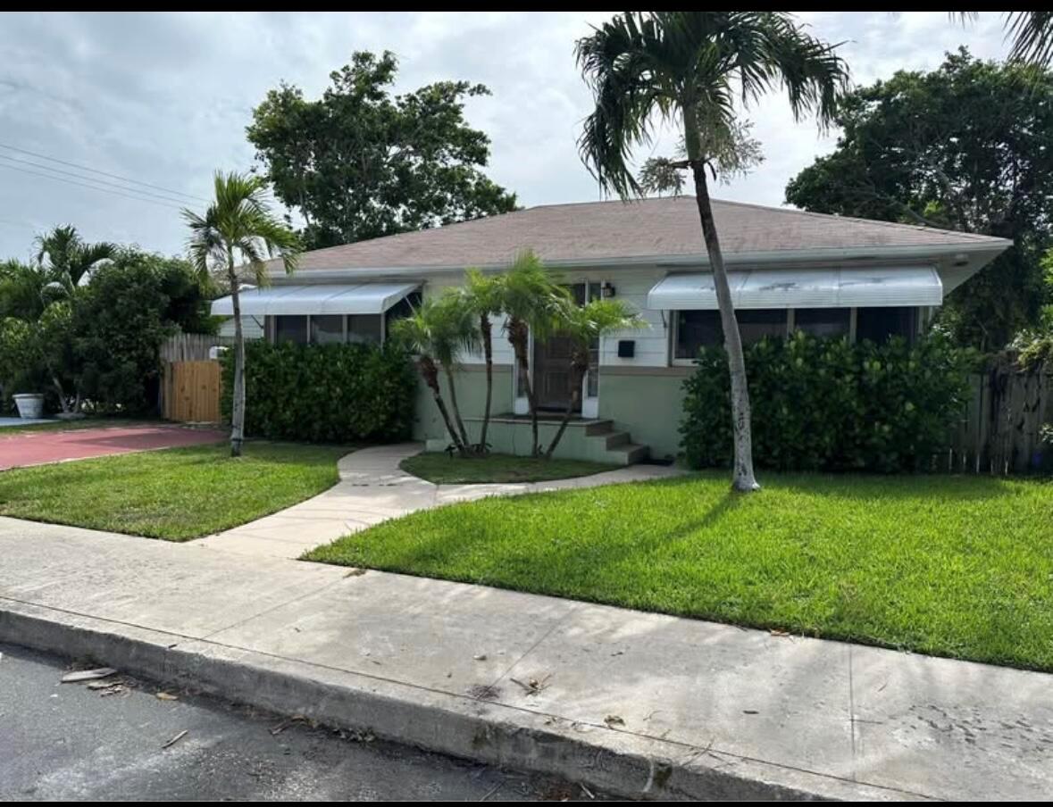 727 S M St #1