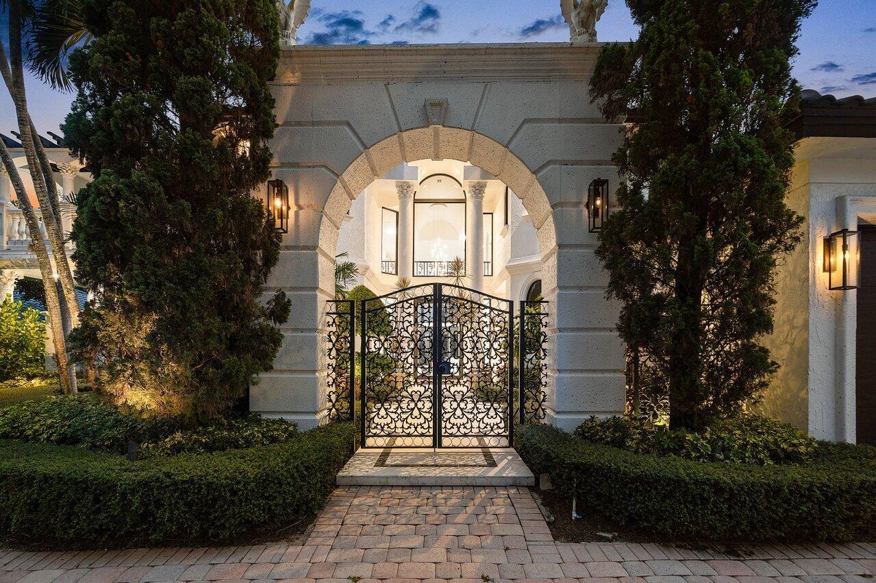 7000 Lions Head Ln Boca Raton, FL 33496