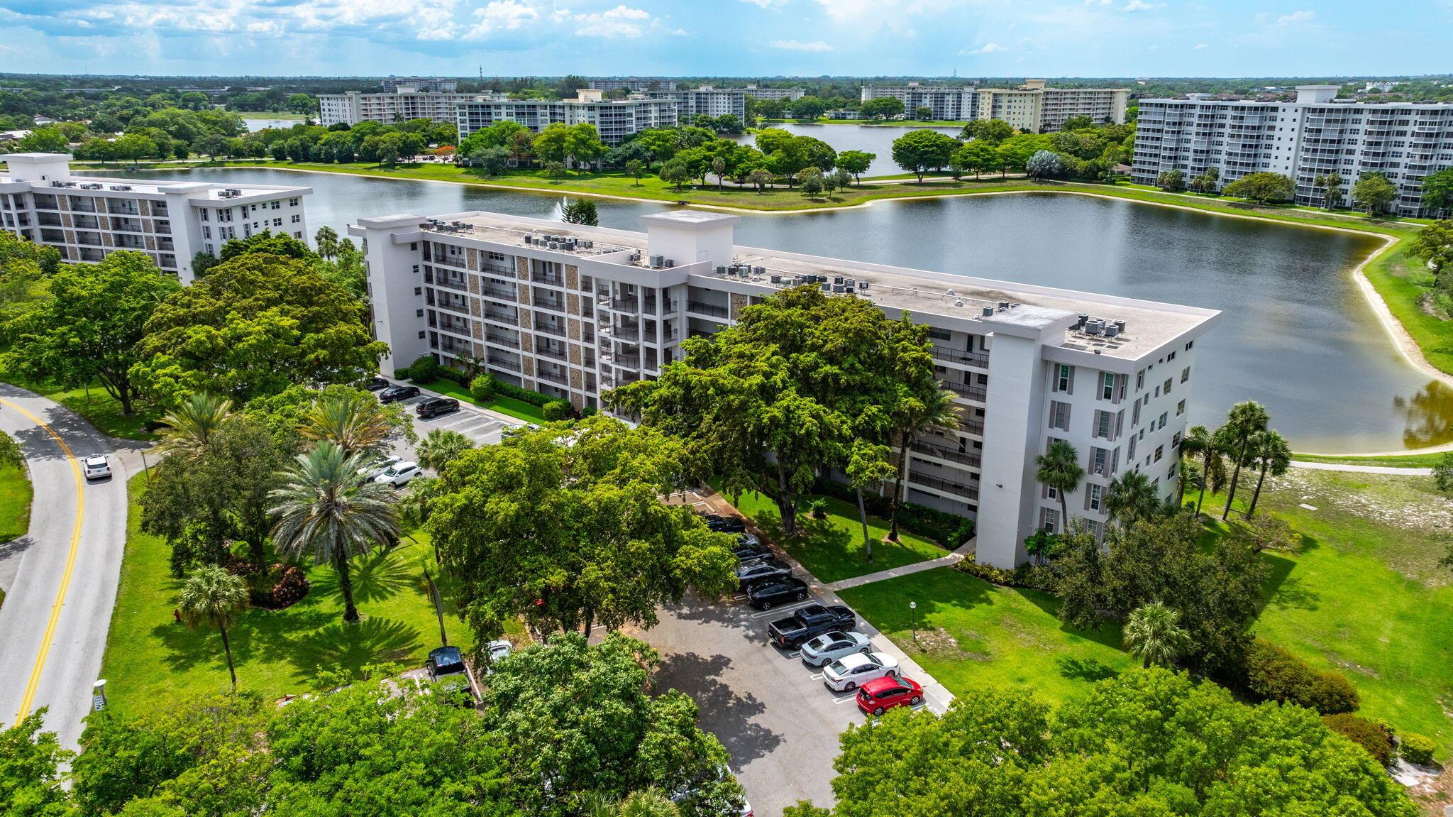 2751 N Palm Aire Dr #304