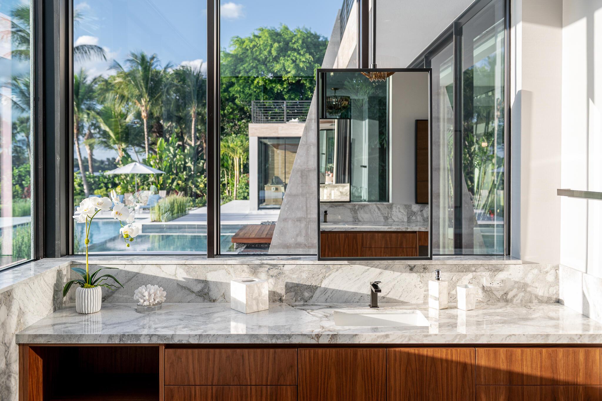 488 S Beach Rd Jupiter Island, FL 33455