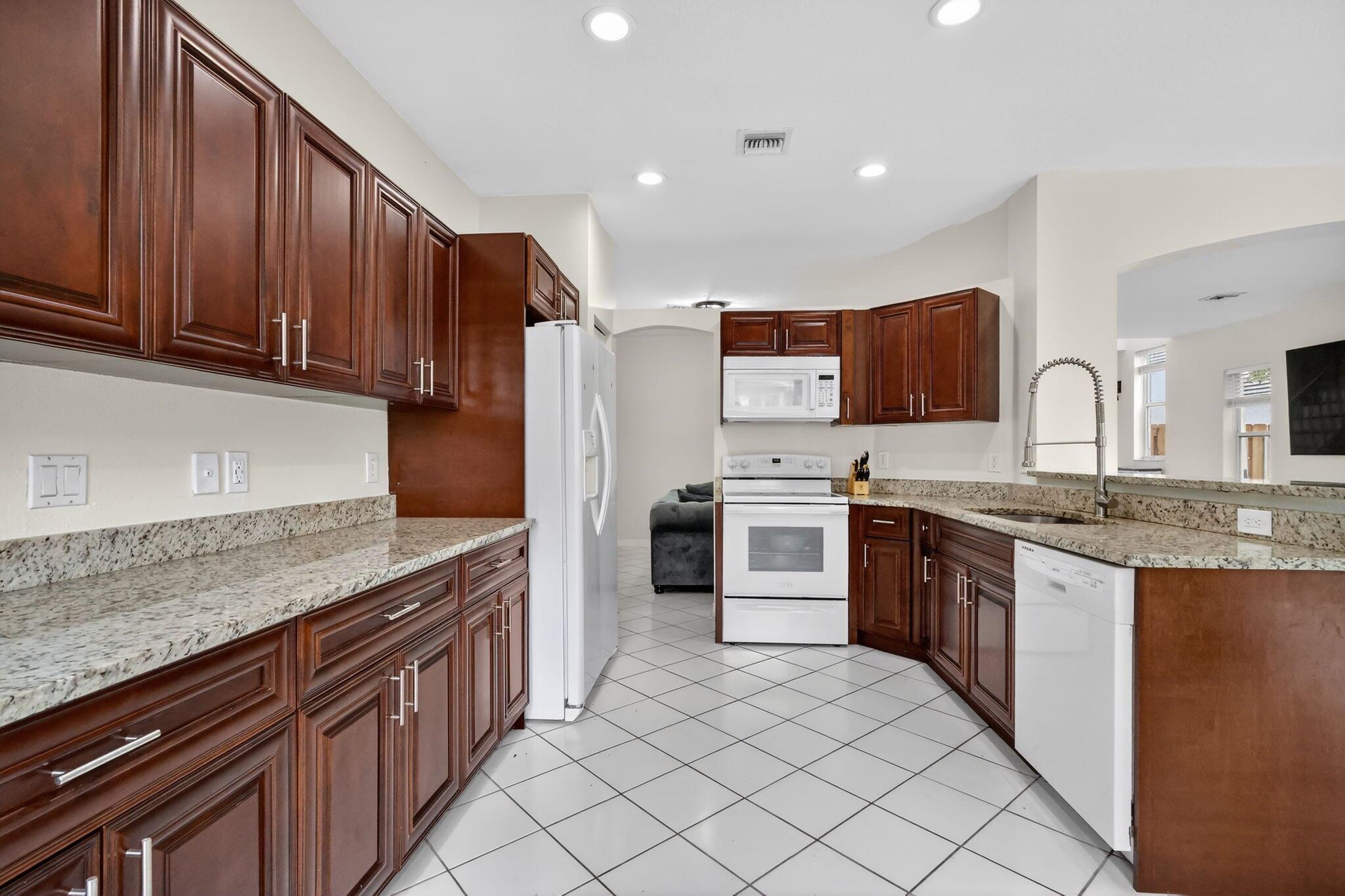 6857 Sugarloaf Key St Lake Worth, FL 33467