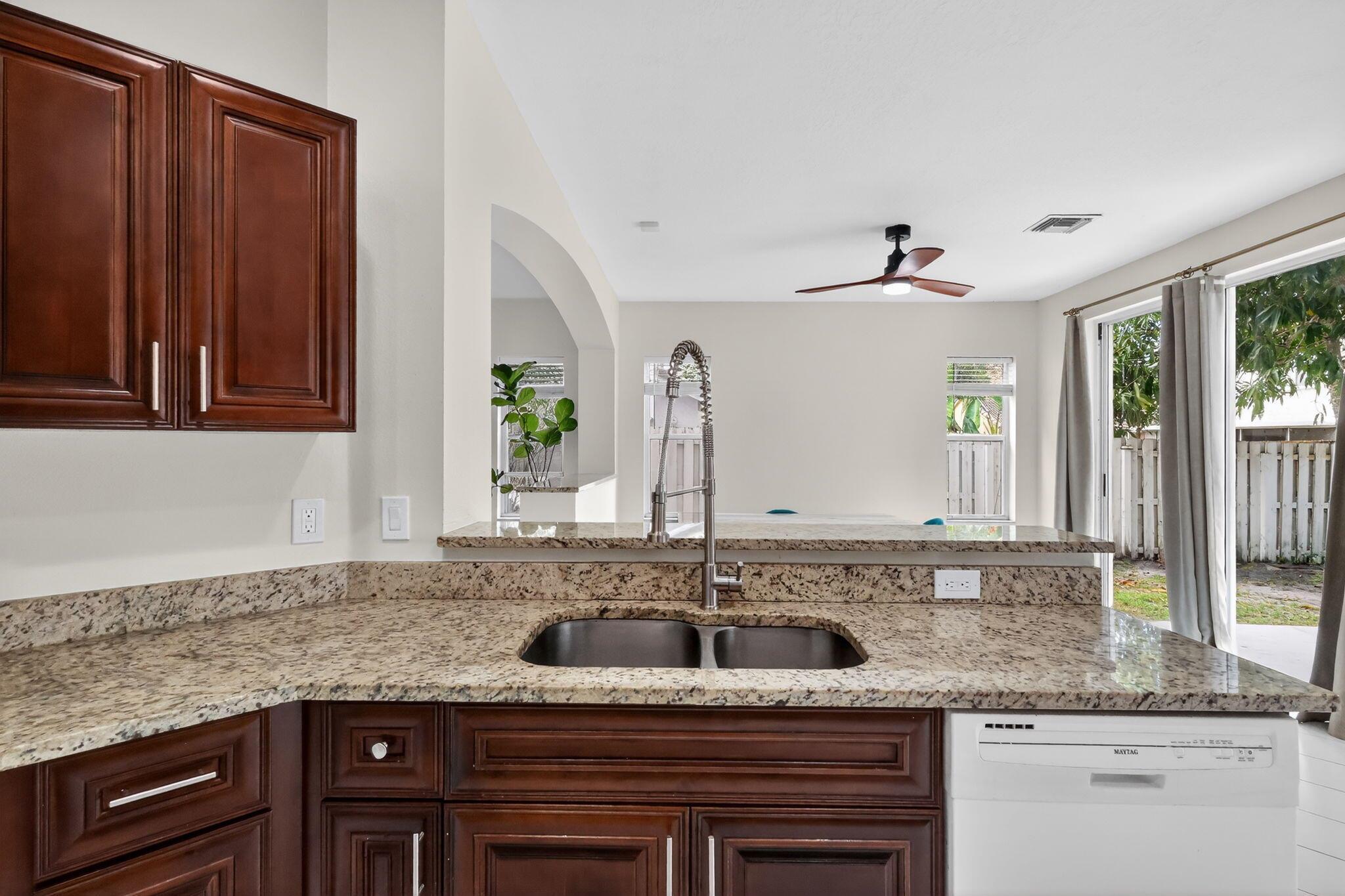 6857 Sugarloaf Key St Lake Worth, FL 33467