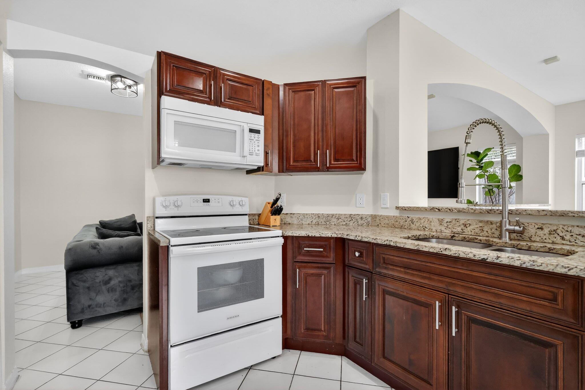 6857 Sugarloaf Key St Lake Worth, FL 33467