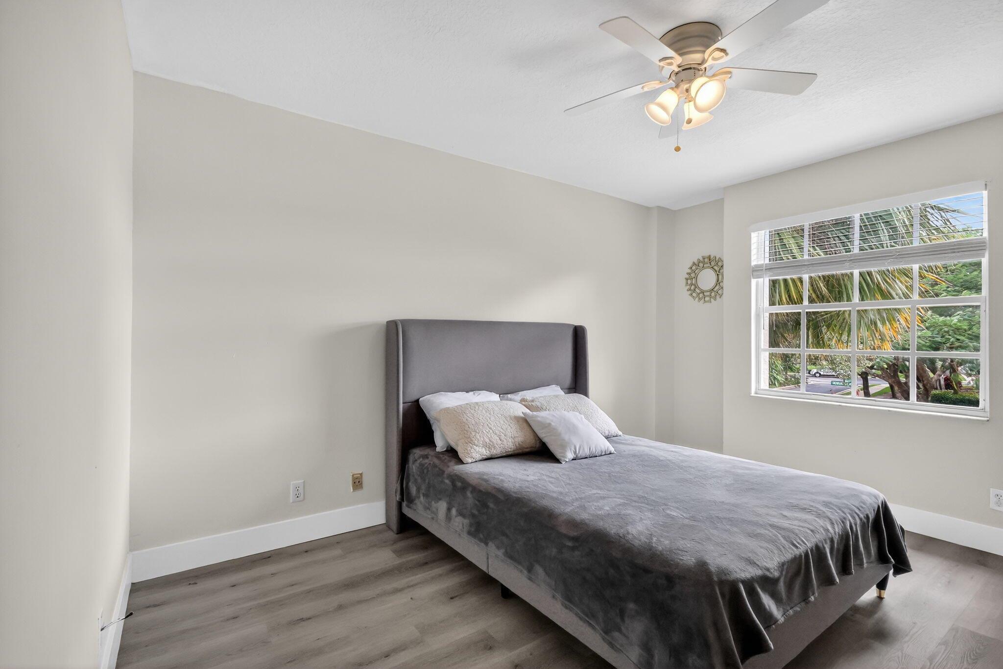 6857 Sugarloaf Key St Lake Worth, FL 33467