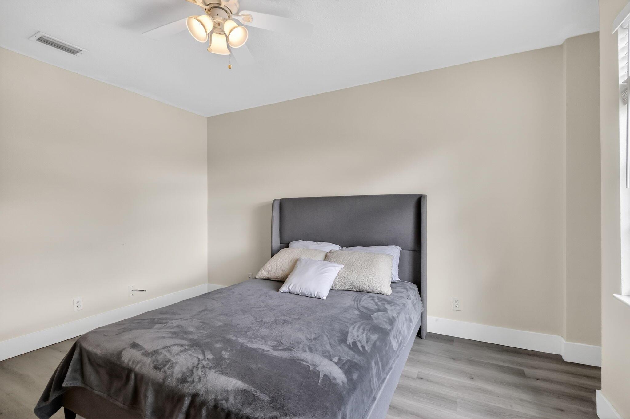 6857 Sugarloaf Key St Lake Worth, FL 33467