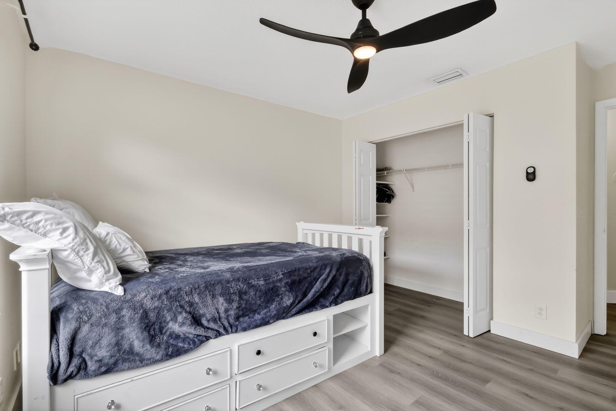 6857 Sugarloaf Key St Lake Worth, FL 33467