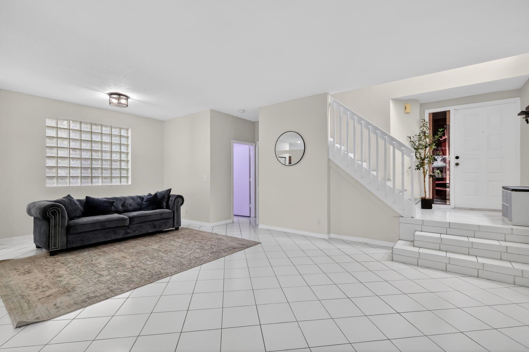 6857 Sugarloaf Key St Lake Worth, FL 33467