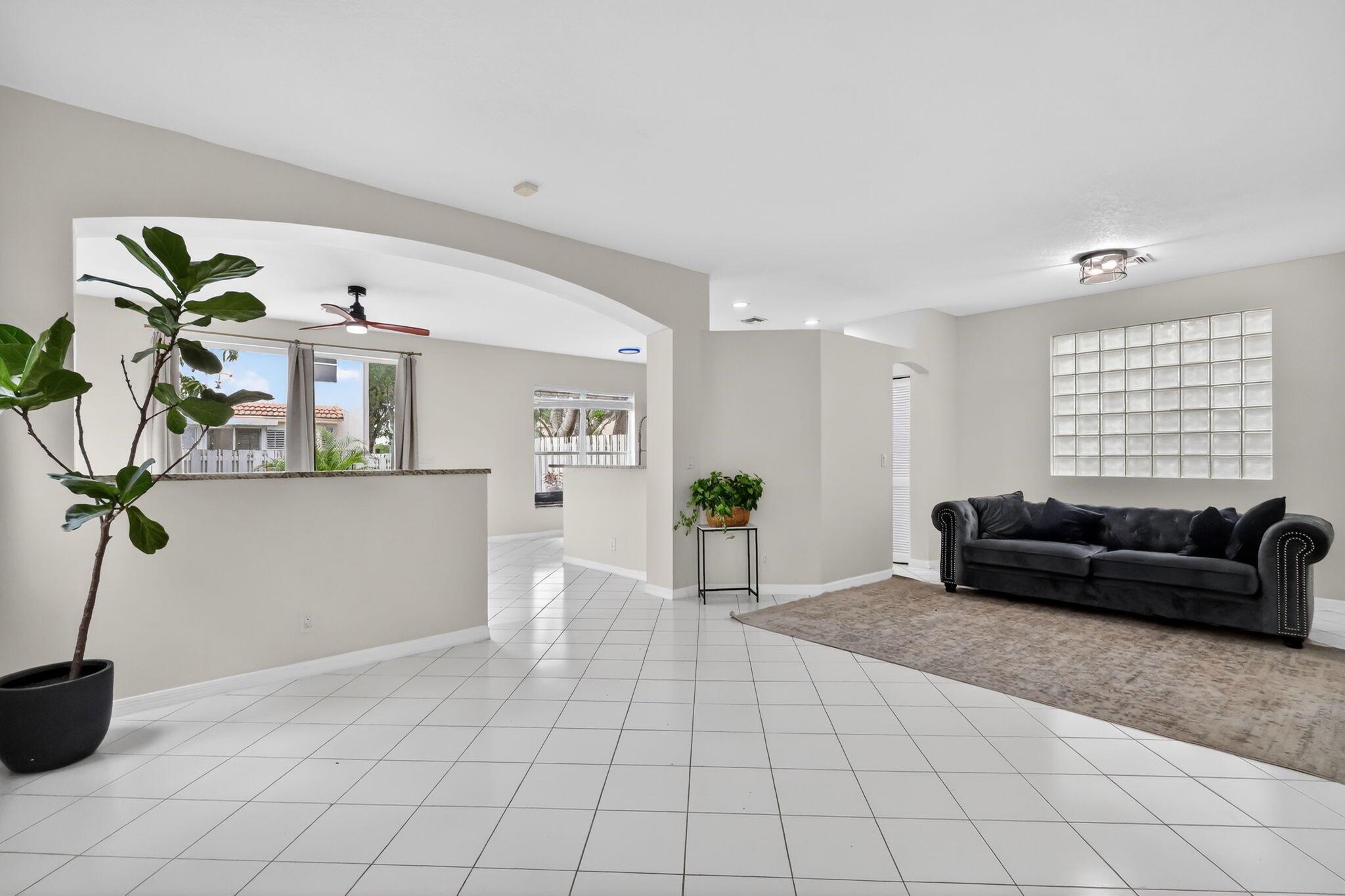 6857 Sugarloaf Key St Lake Worth, FL 33467