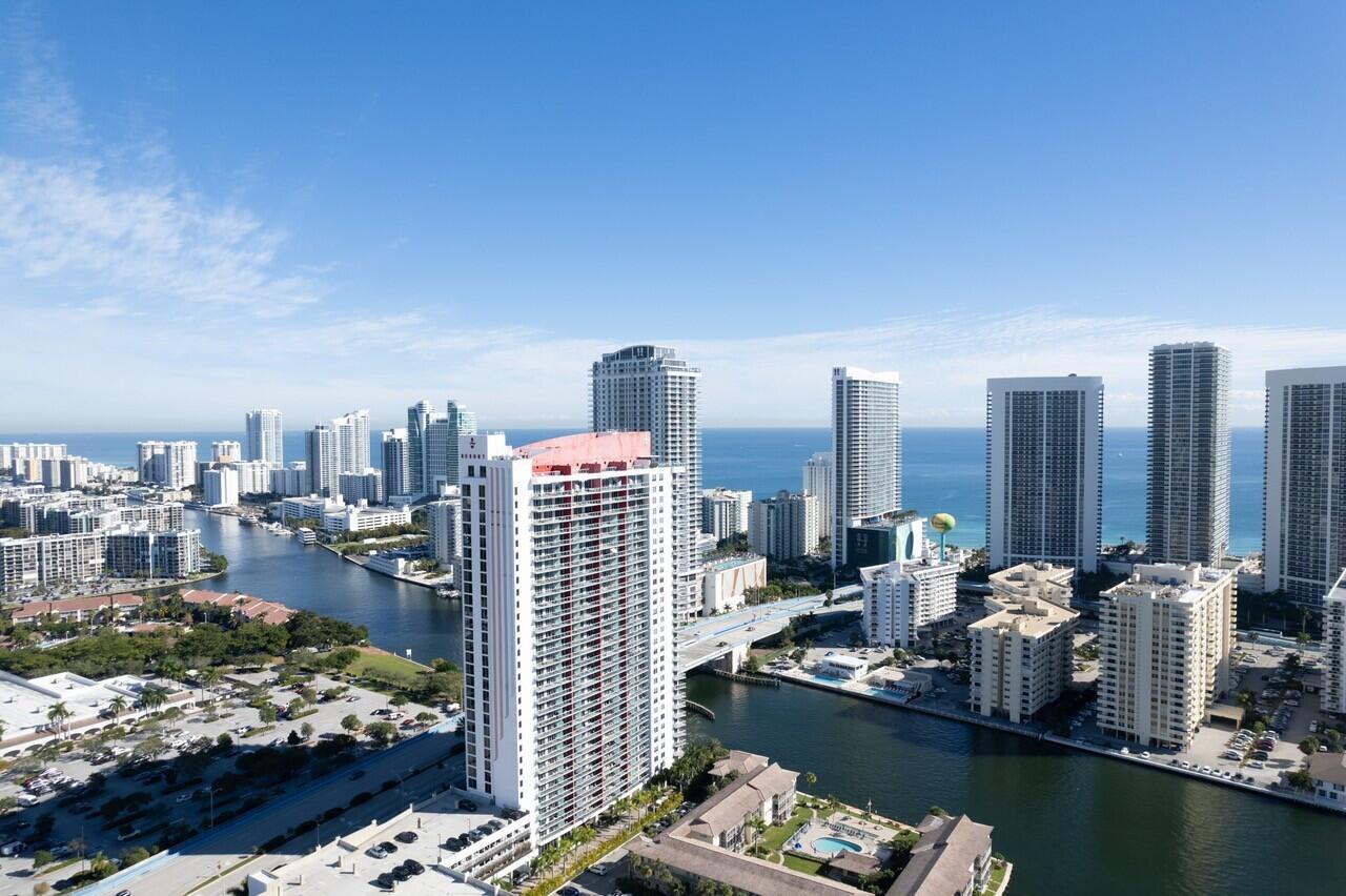 image Beachwalk Hotel & Residences9