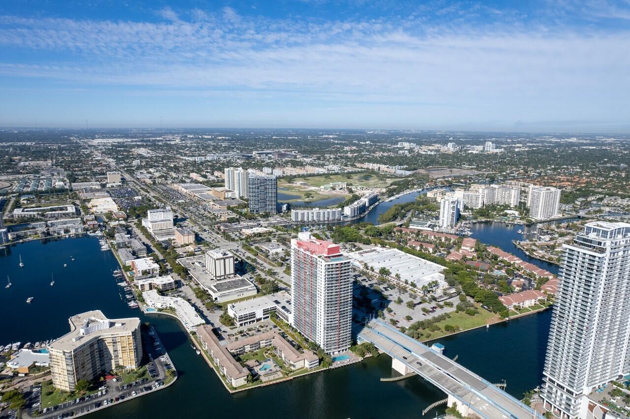 image Beachwalk Hotel & Residences11