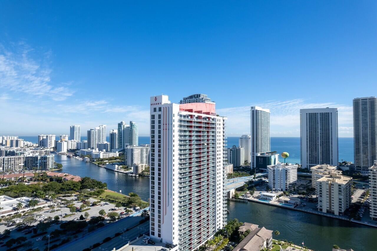 image Beachwalk Hotel & Residences4