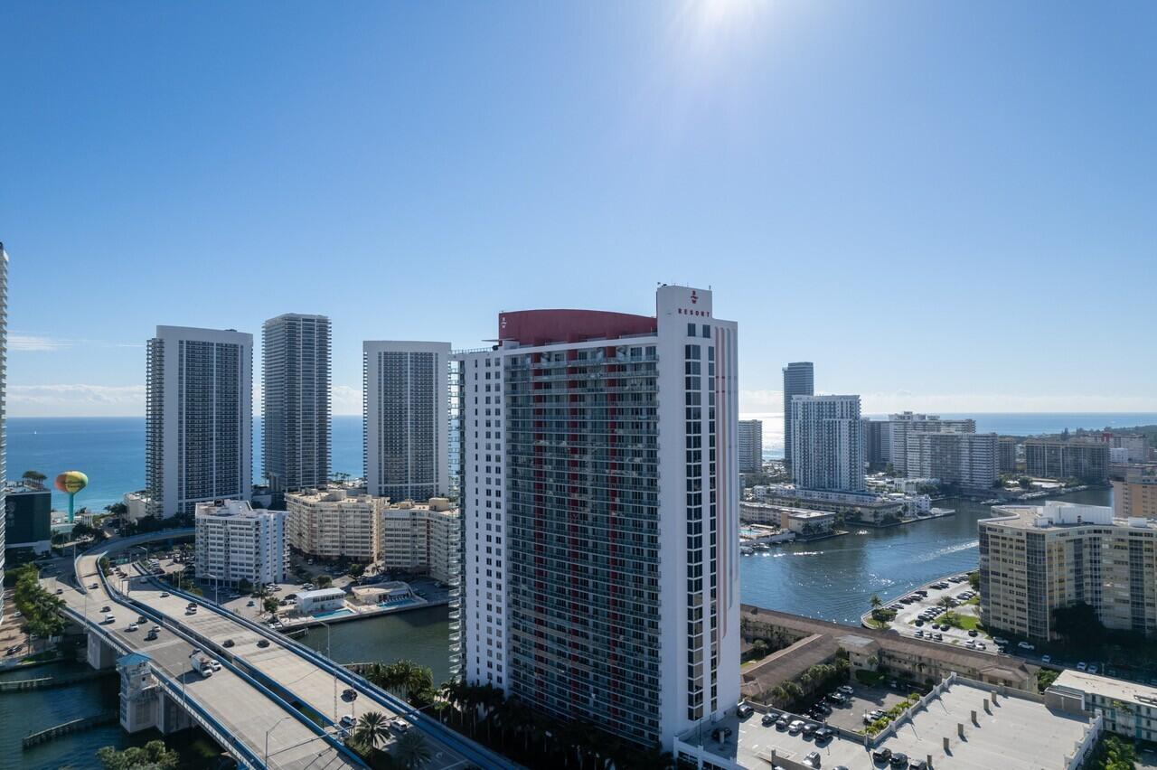 image Beachwalk Hotel & Residences6