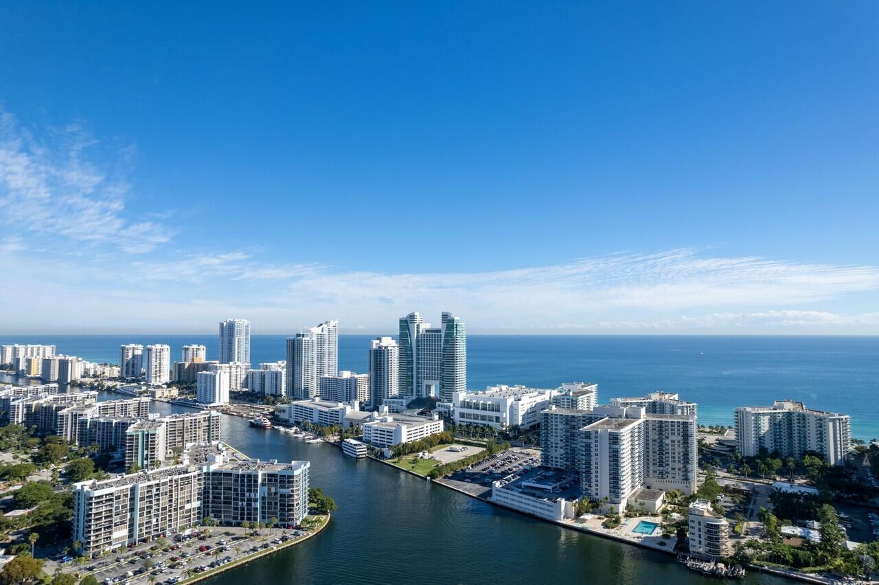 image Beachwalk Hotel & Residences7