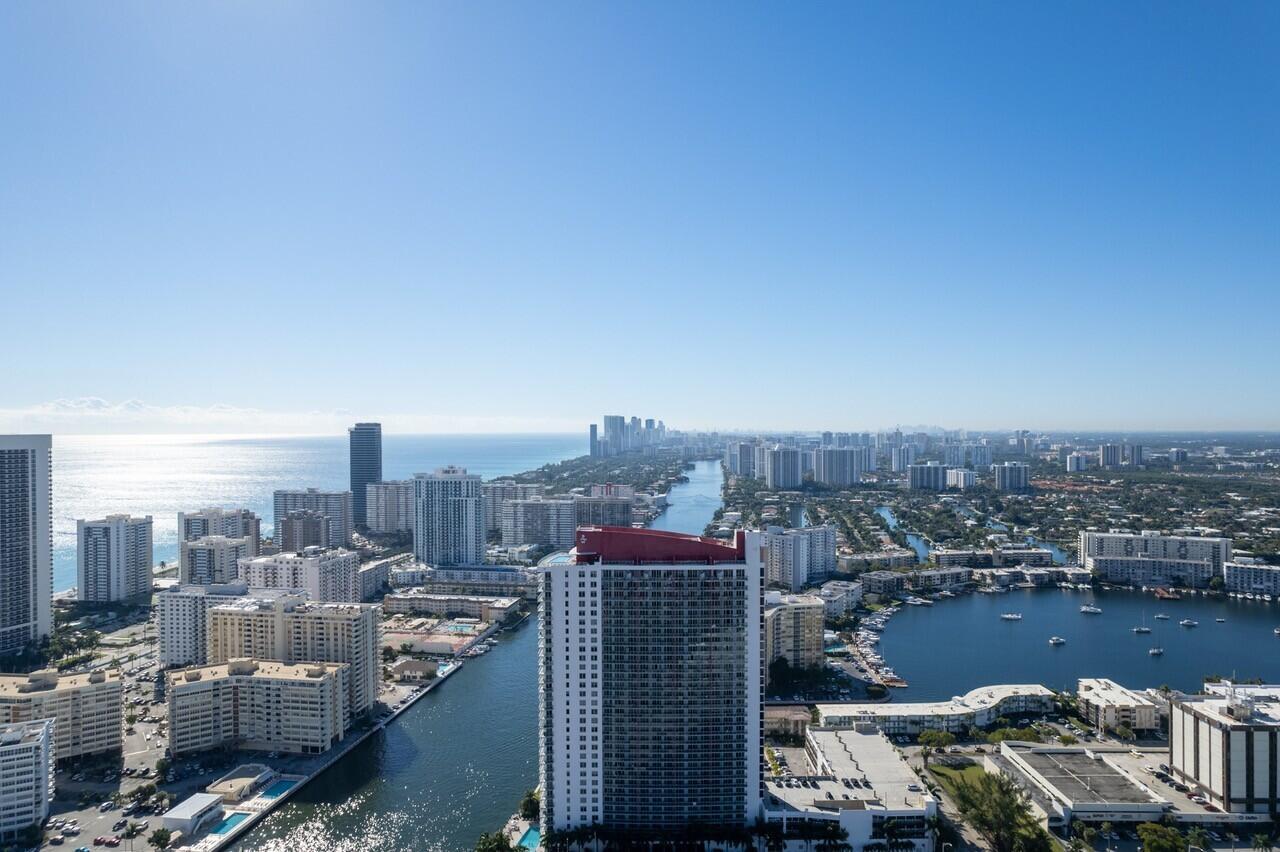 image Beachwalk Hotel & Residences8