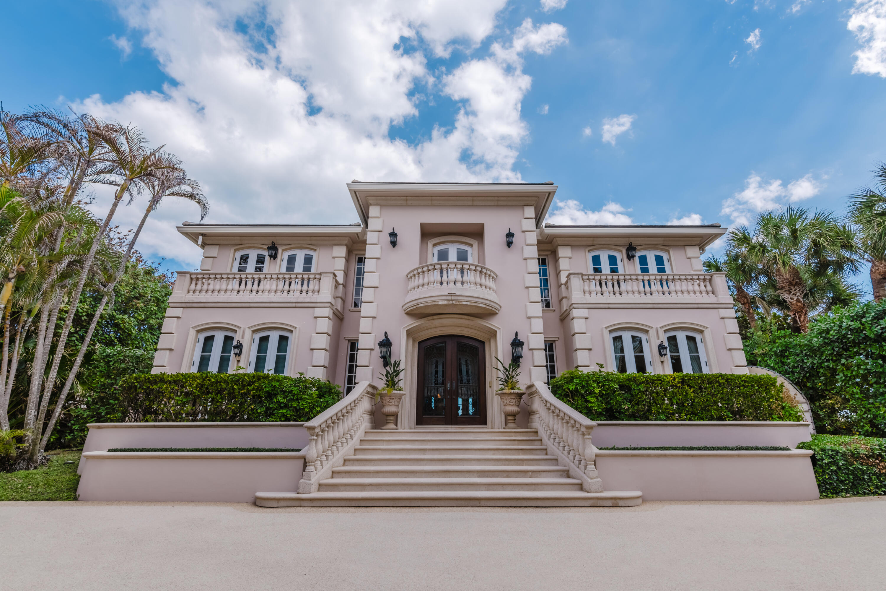 19 N Beach Jupiter Island, FL 33455