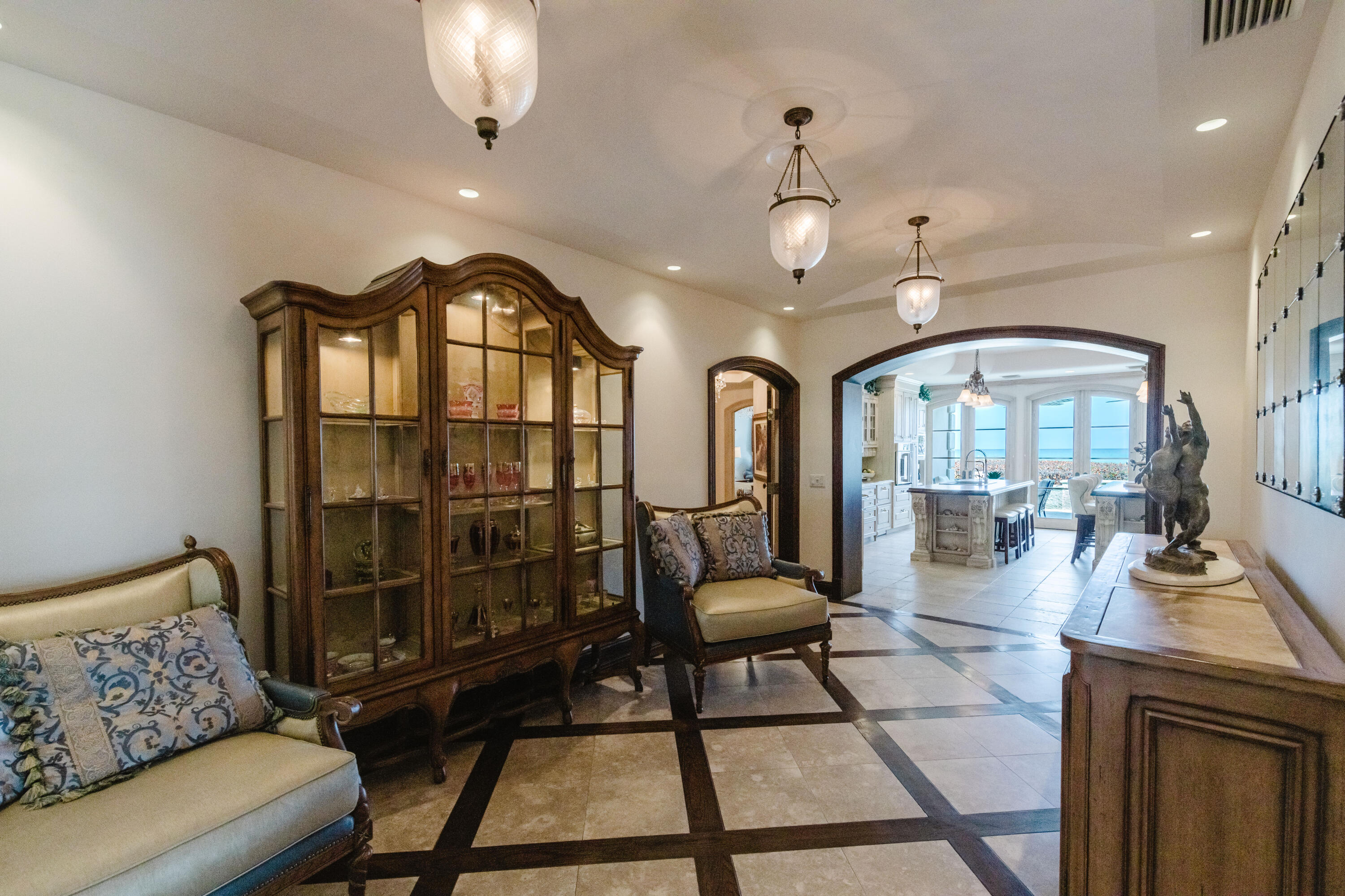 19 N Beach Jupiter Island, FL 33455