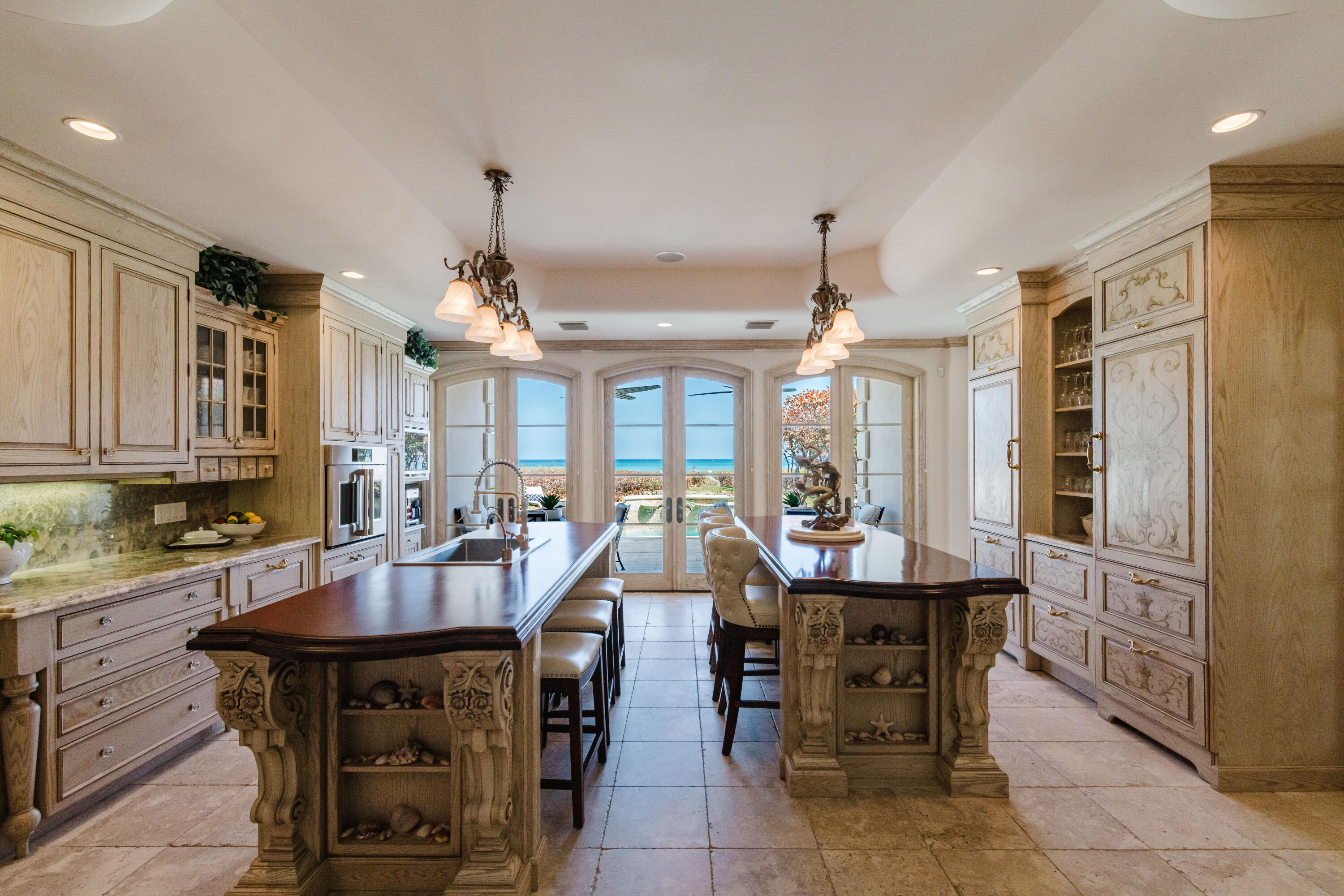 19 N Beach Jupiter Island, FL 33455