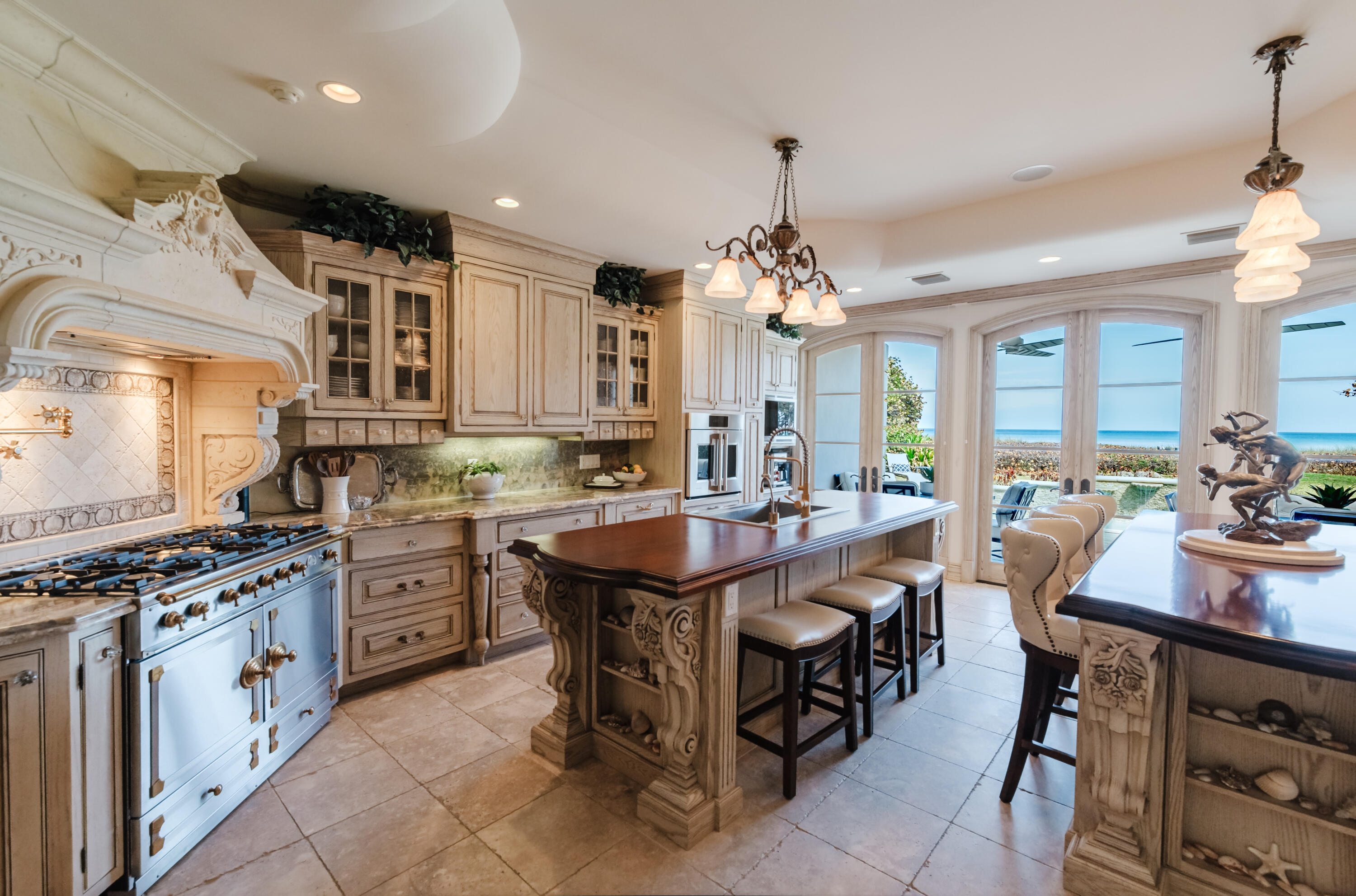 19 N Beach Jupiter Island, FL 33455