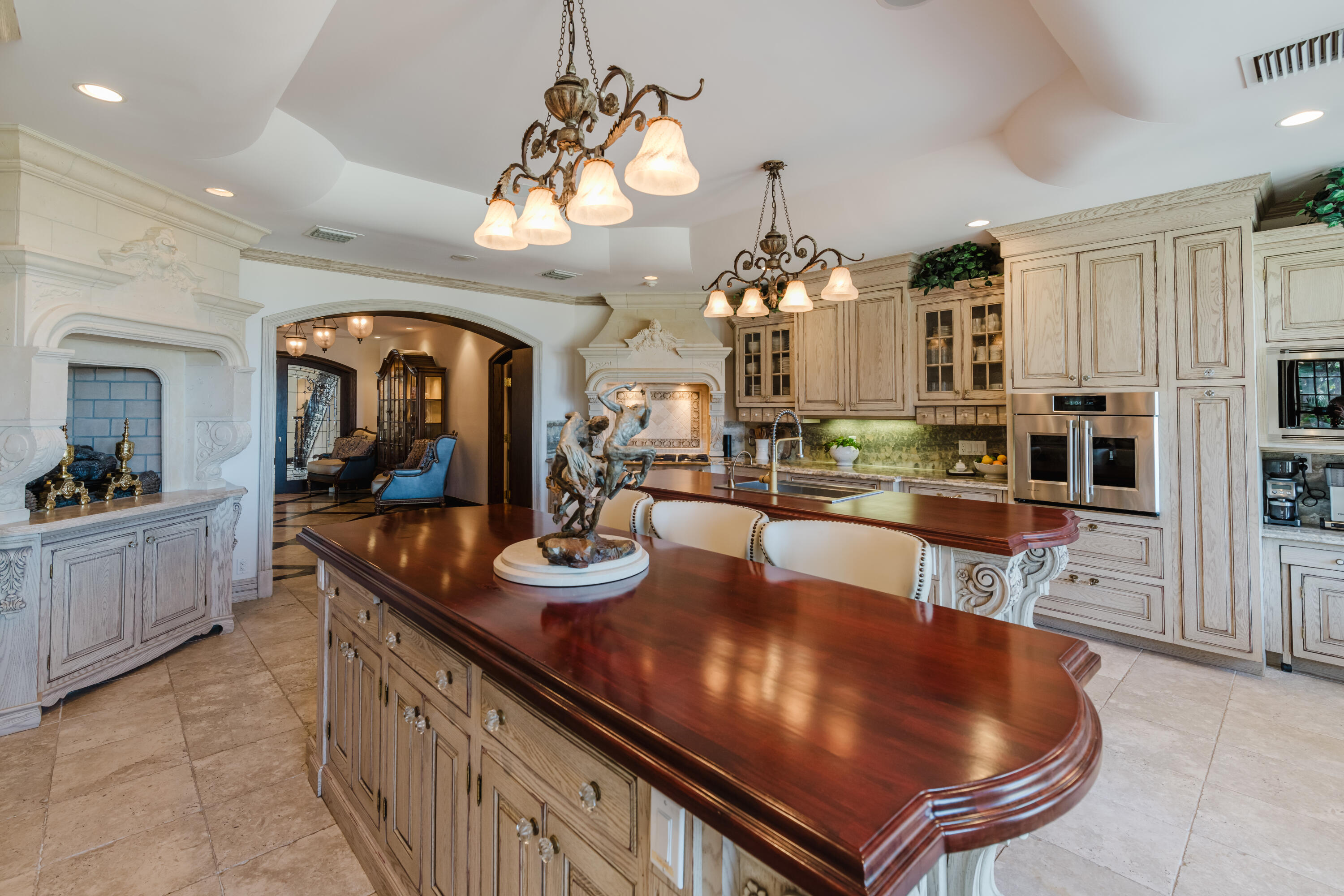 19 N Beach Jupiter Island, FL 33455