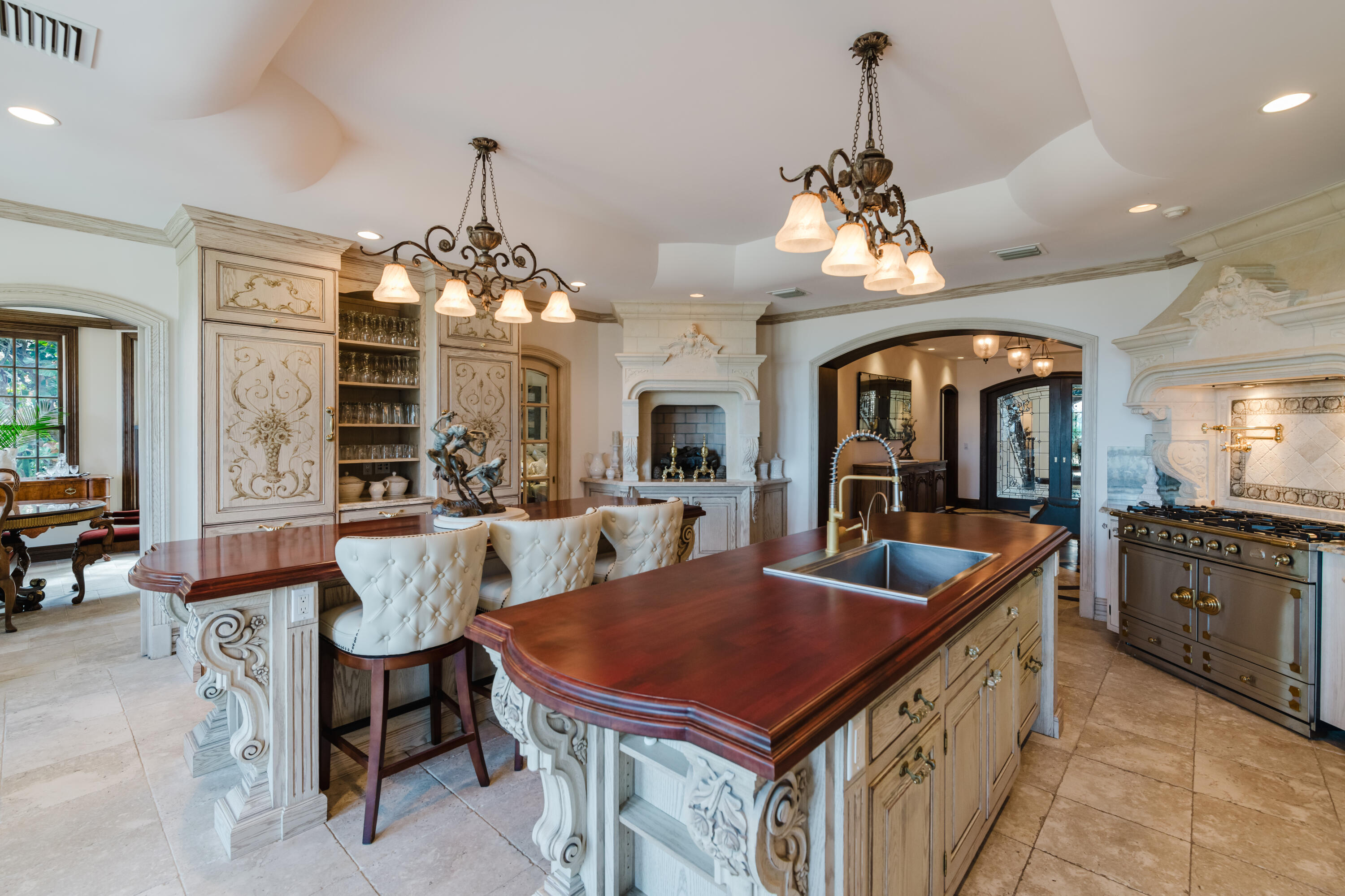 19 N Beach Jupiter Island, FL 33455