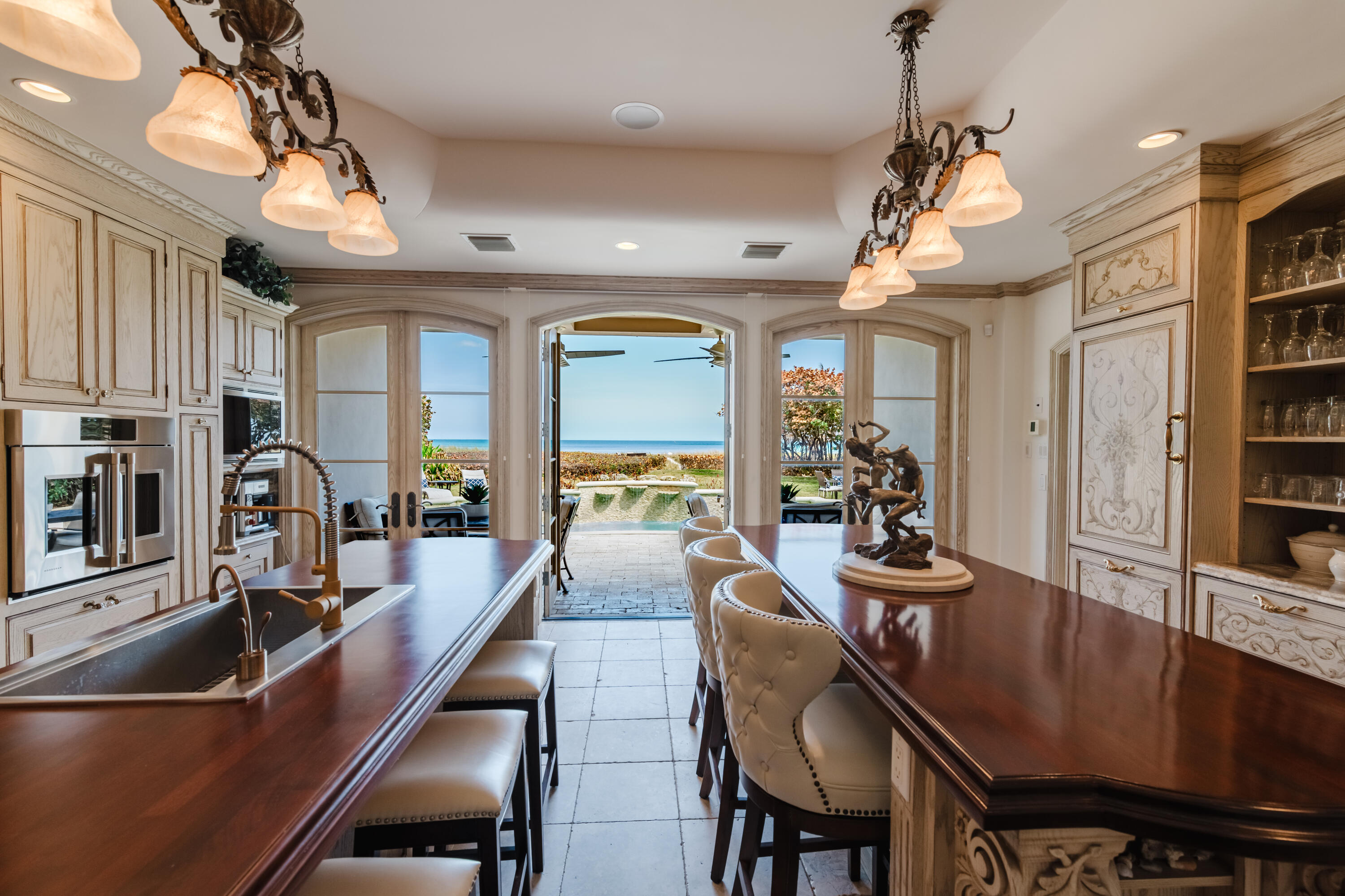 19 N Beach Jupiter Island, FL 33455