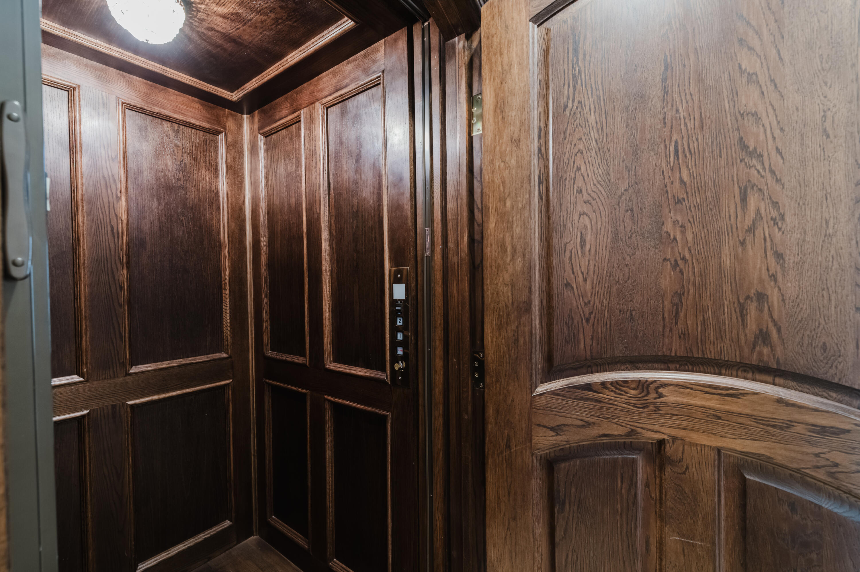 19 N Beach Jupiter Island, FL 33455