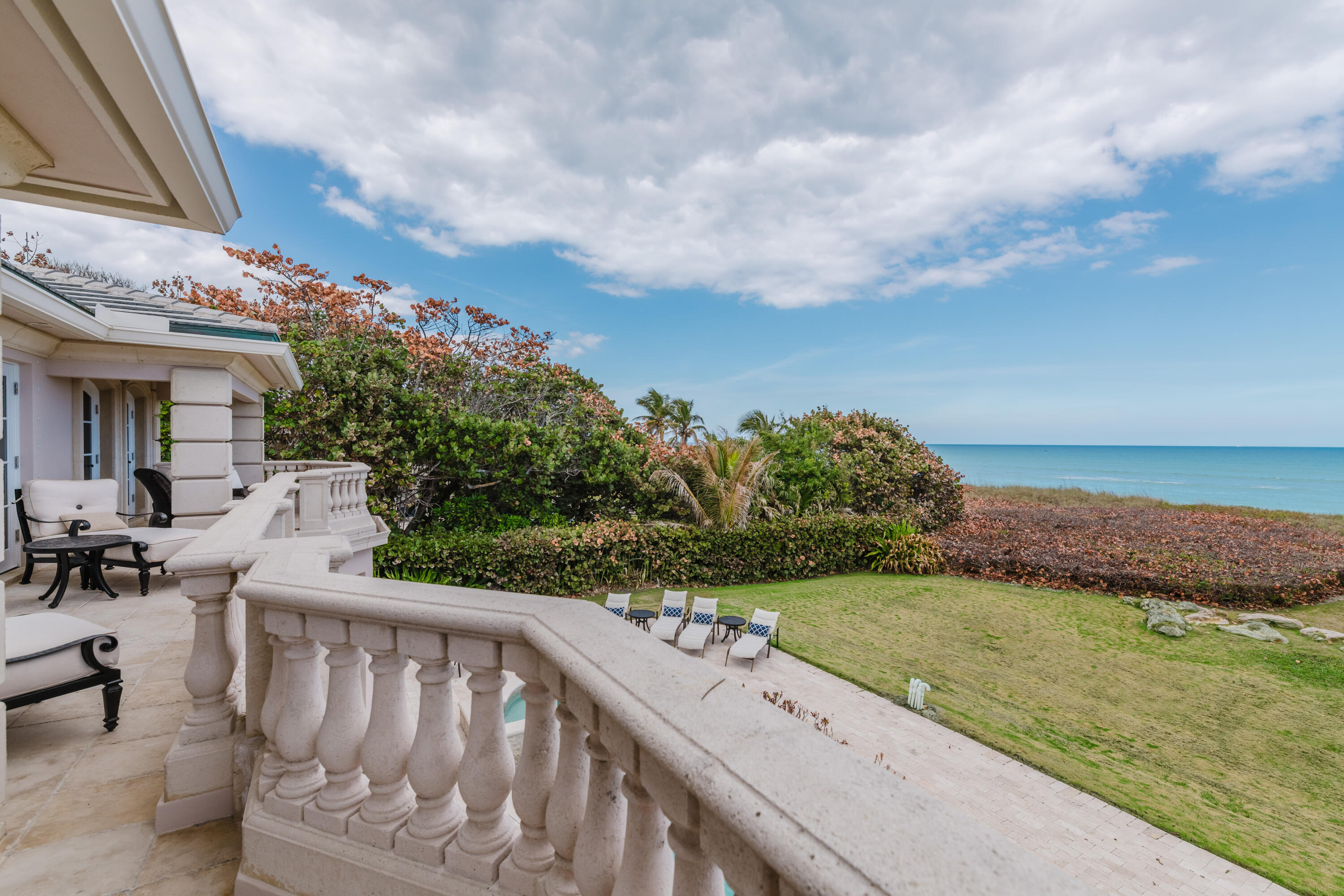 19 N Beach Jupiter Island, FL 33455