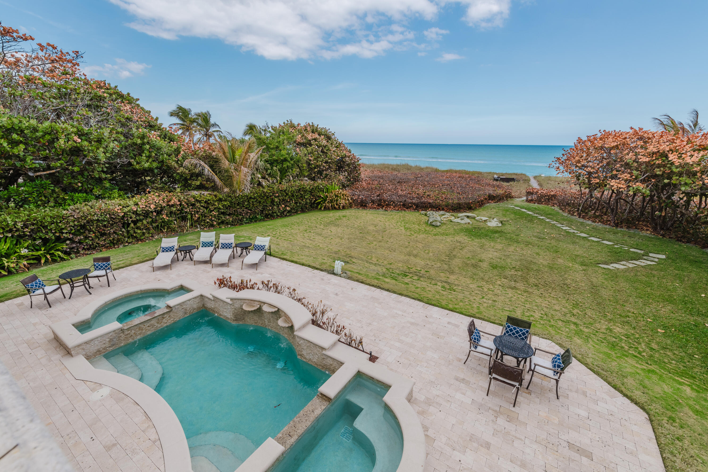19 N Beach Jupiter Island, FL 33455