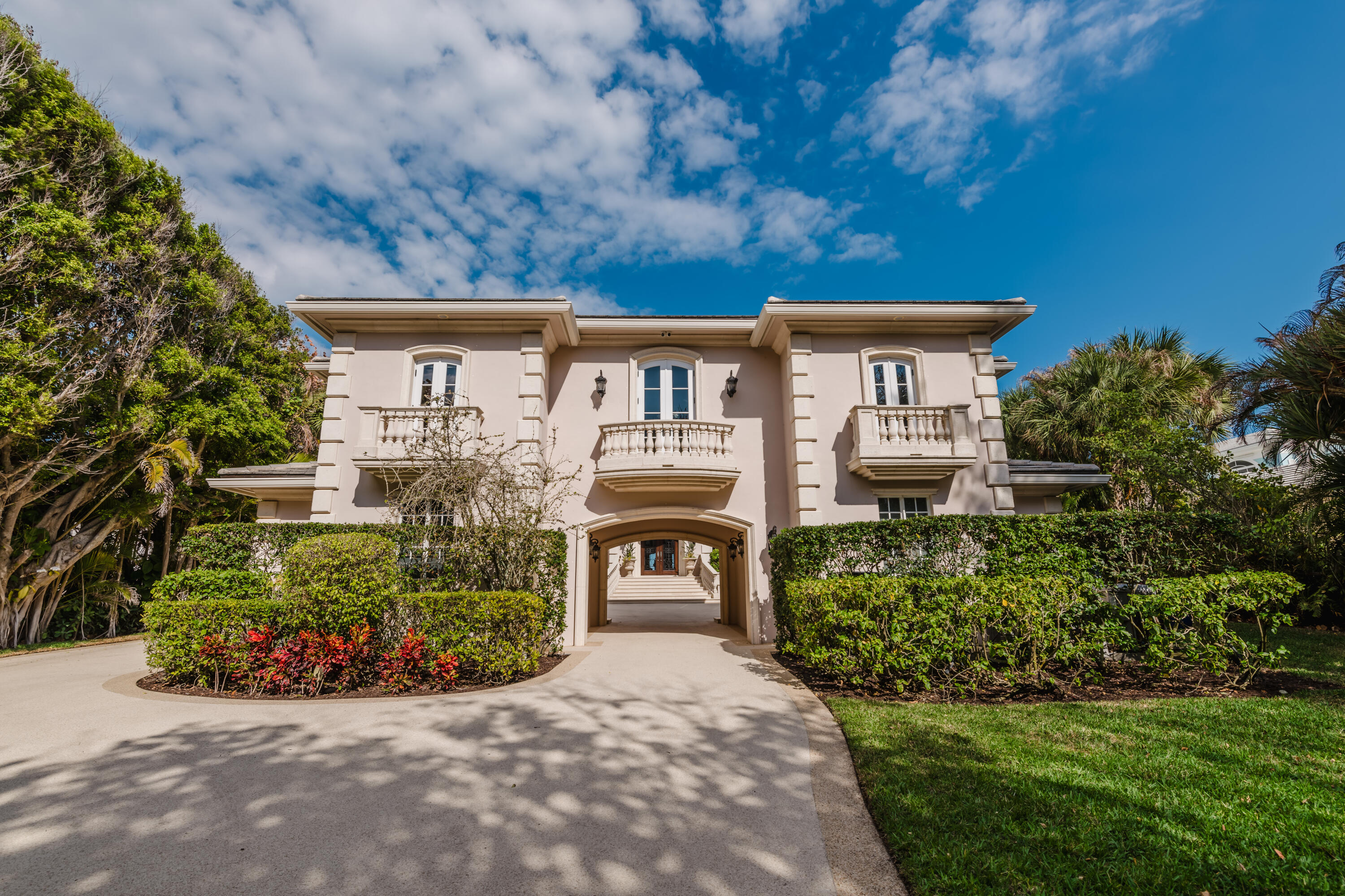 19 N Beach Jupiter Island, FL 33455