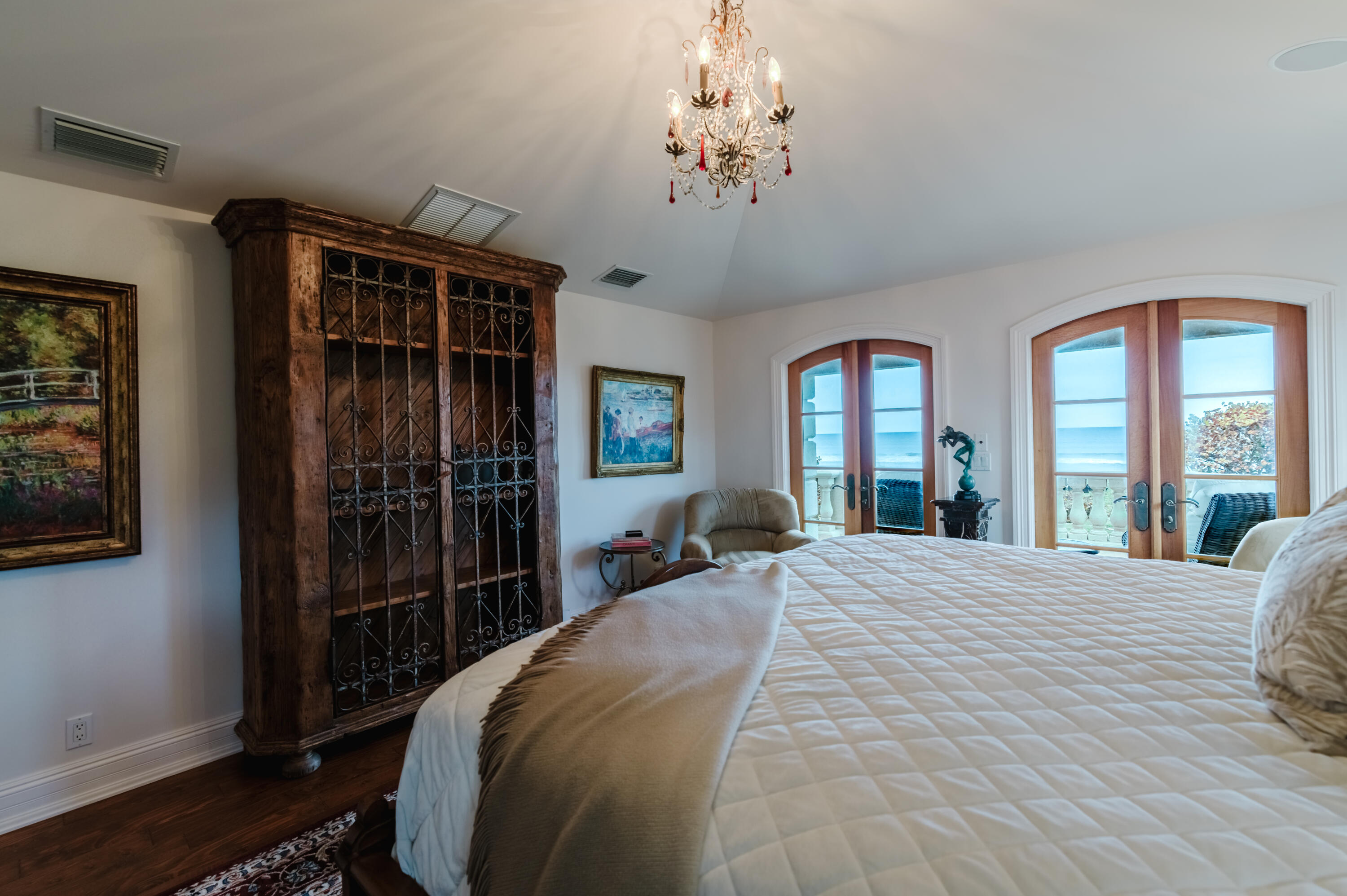 19 N Beach Jupiter Island, FL 33455