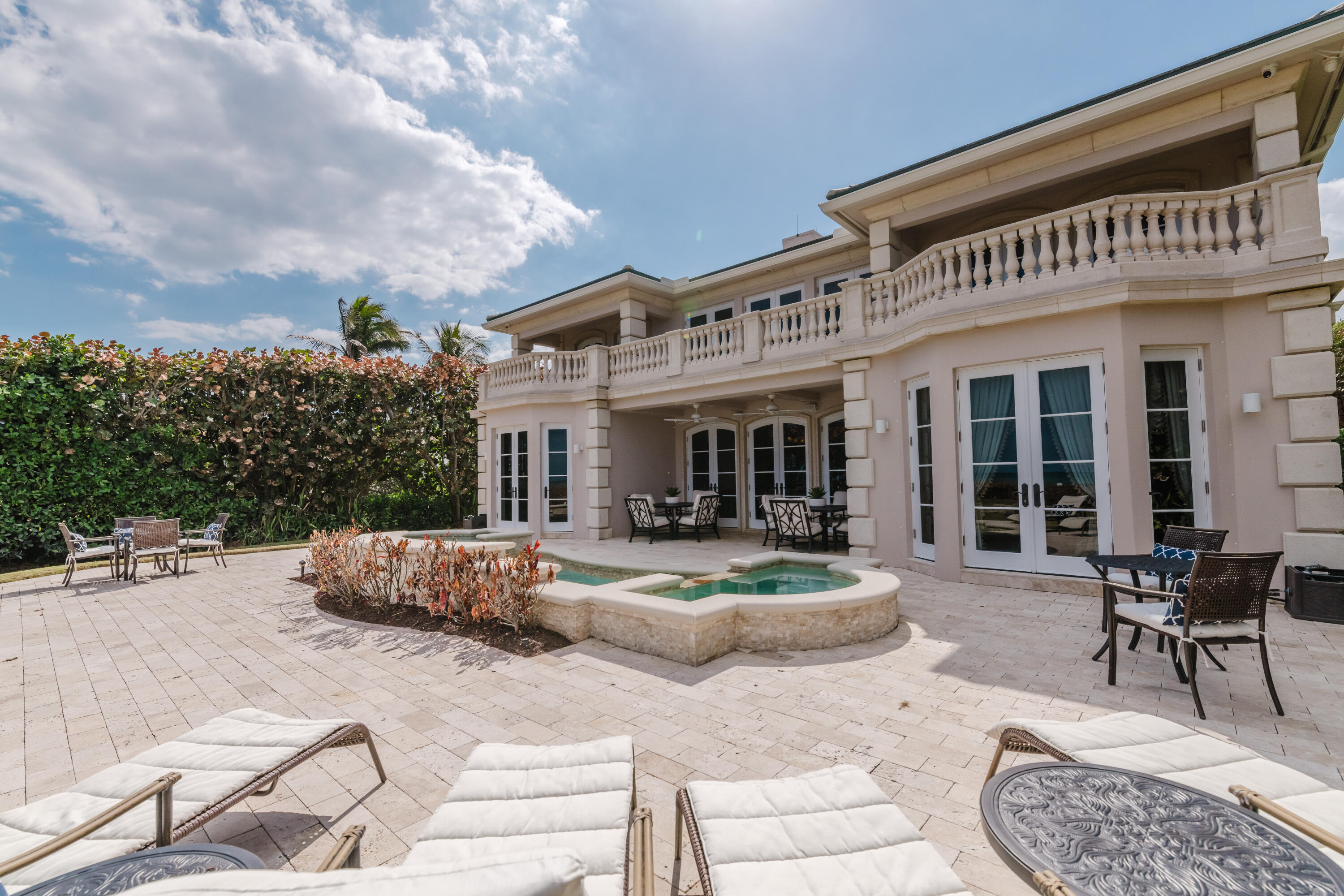 19 N Beach Jupiter Island, FL 33455