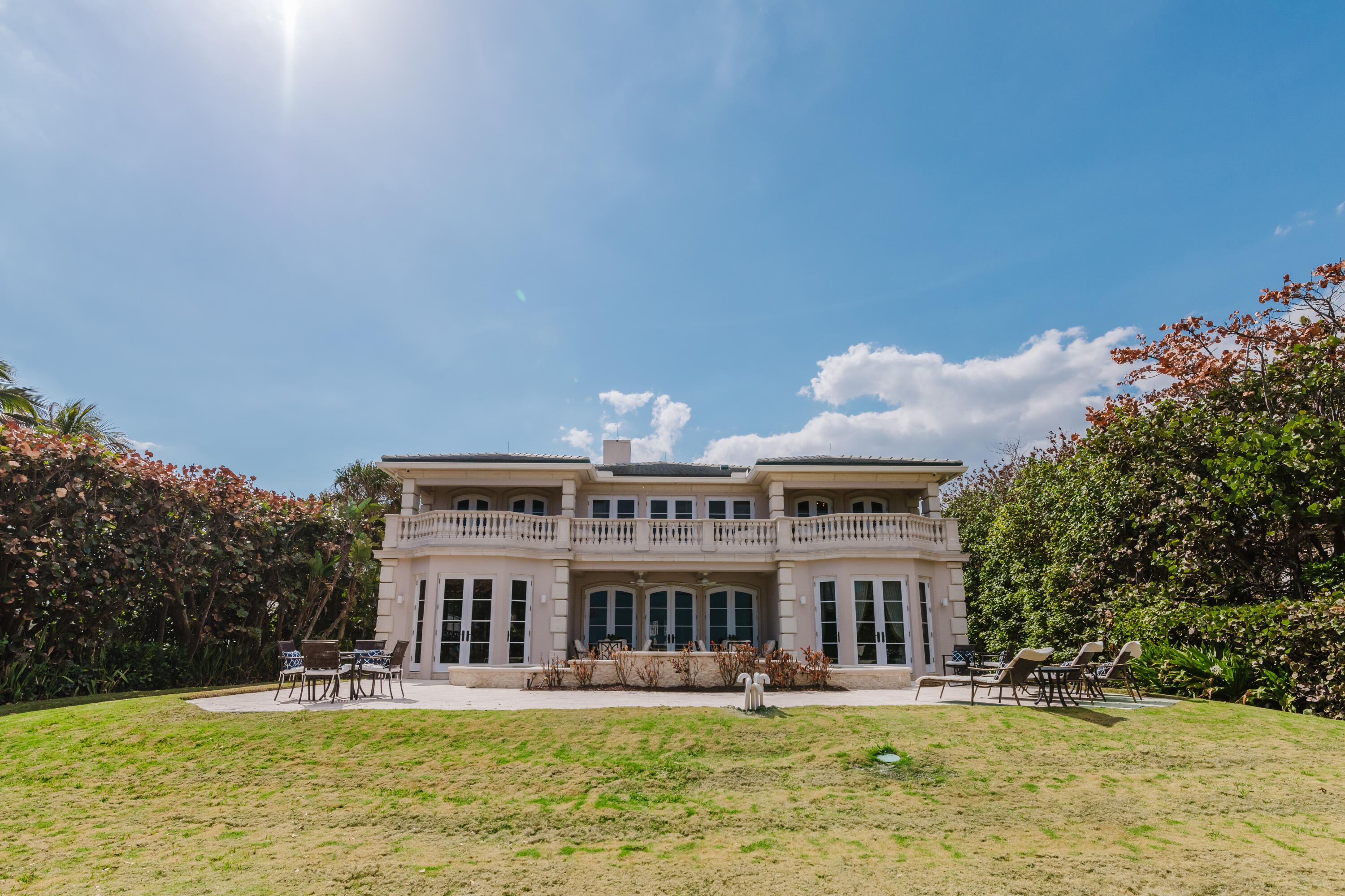 19 N Beach Jupiter Island, FL 33455