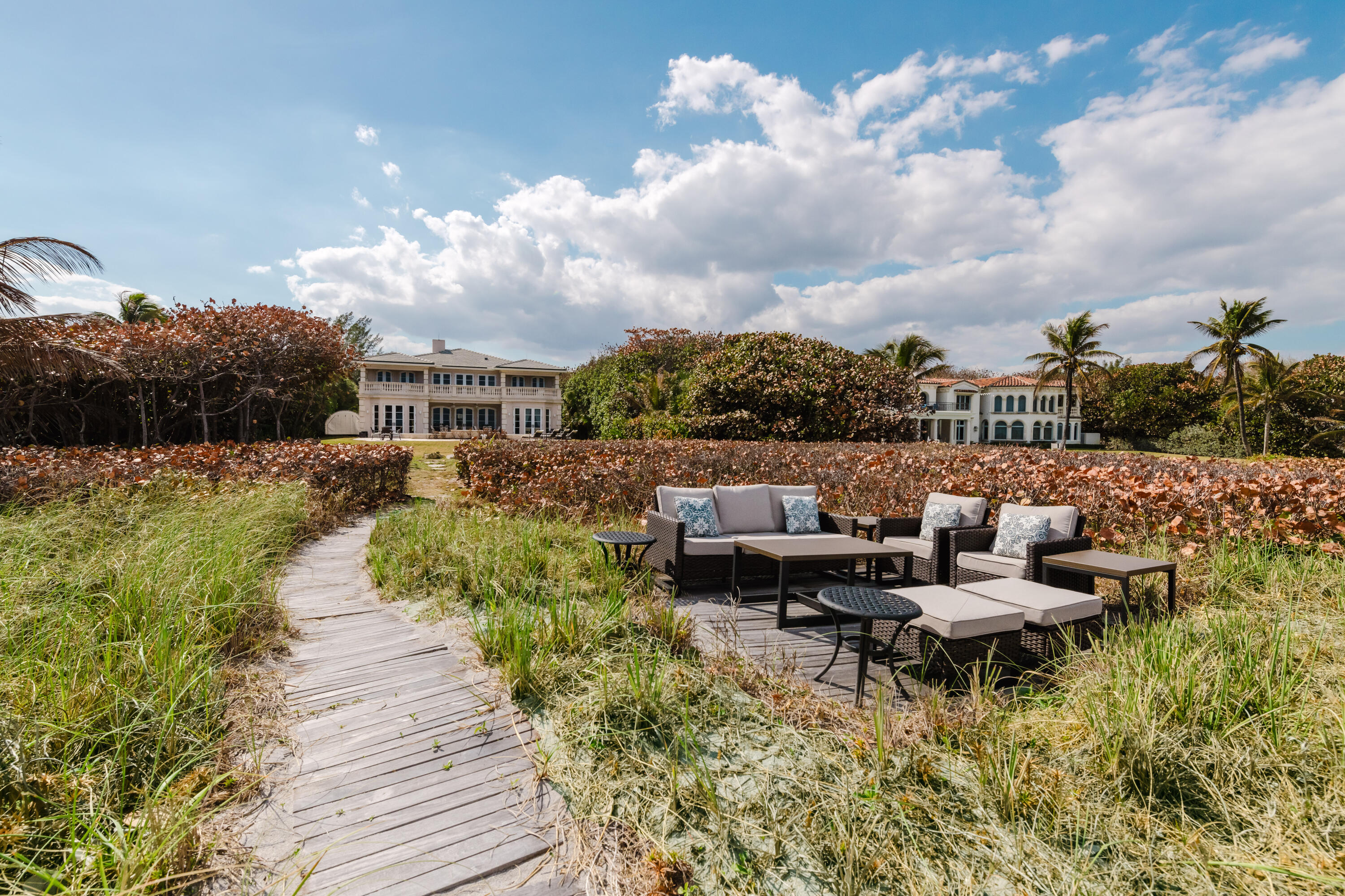 19 N Beach Jupiter Island, FL 33455