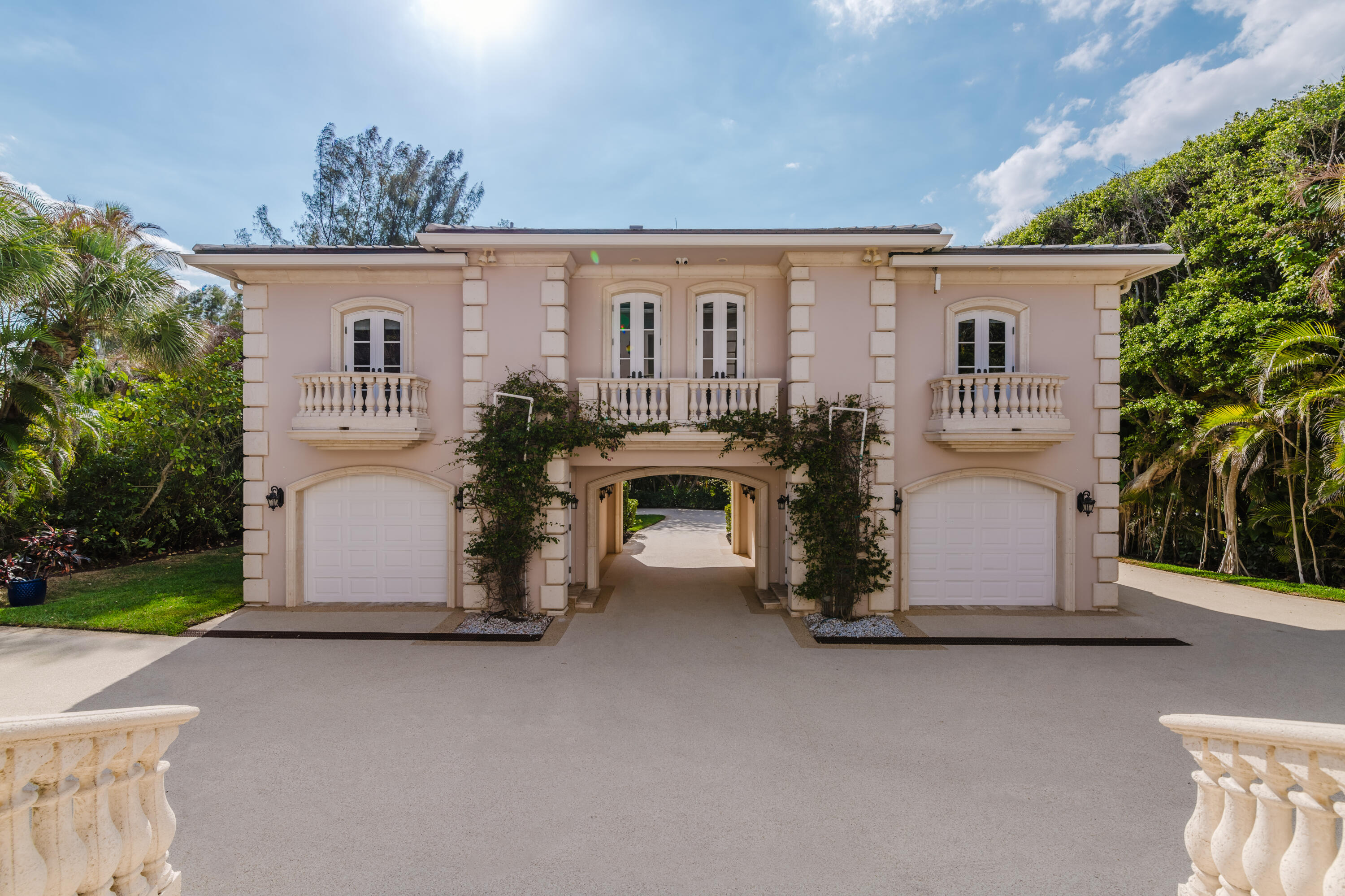 19 N Beach Jupiter Island, FL 33455